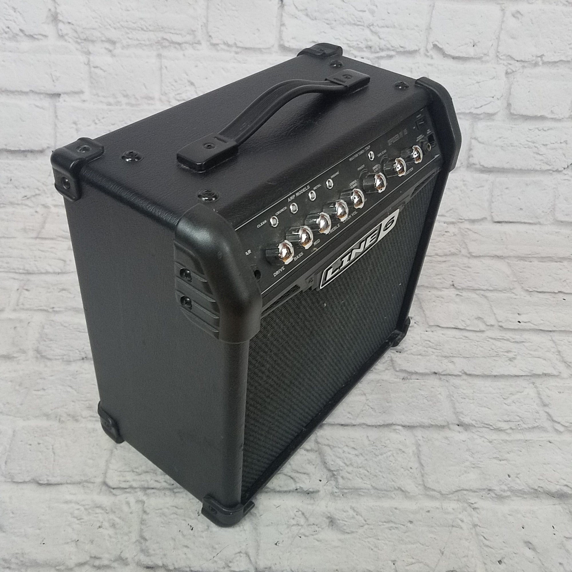 Amplificateur de guitare Line 6 Spider IV 15 1x8 15 W testé