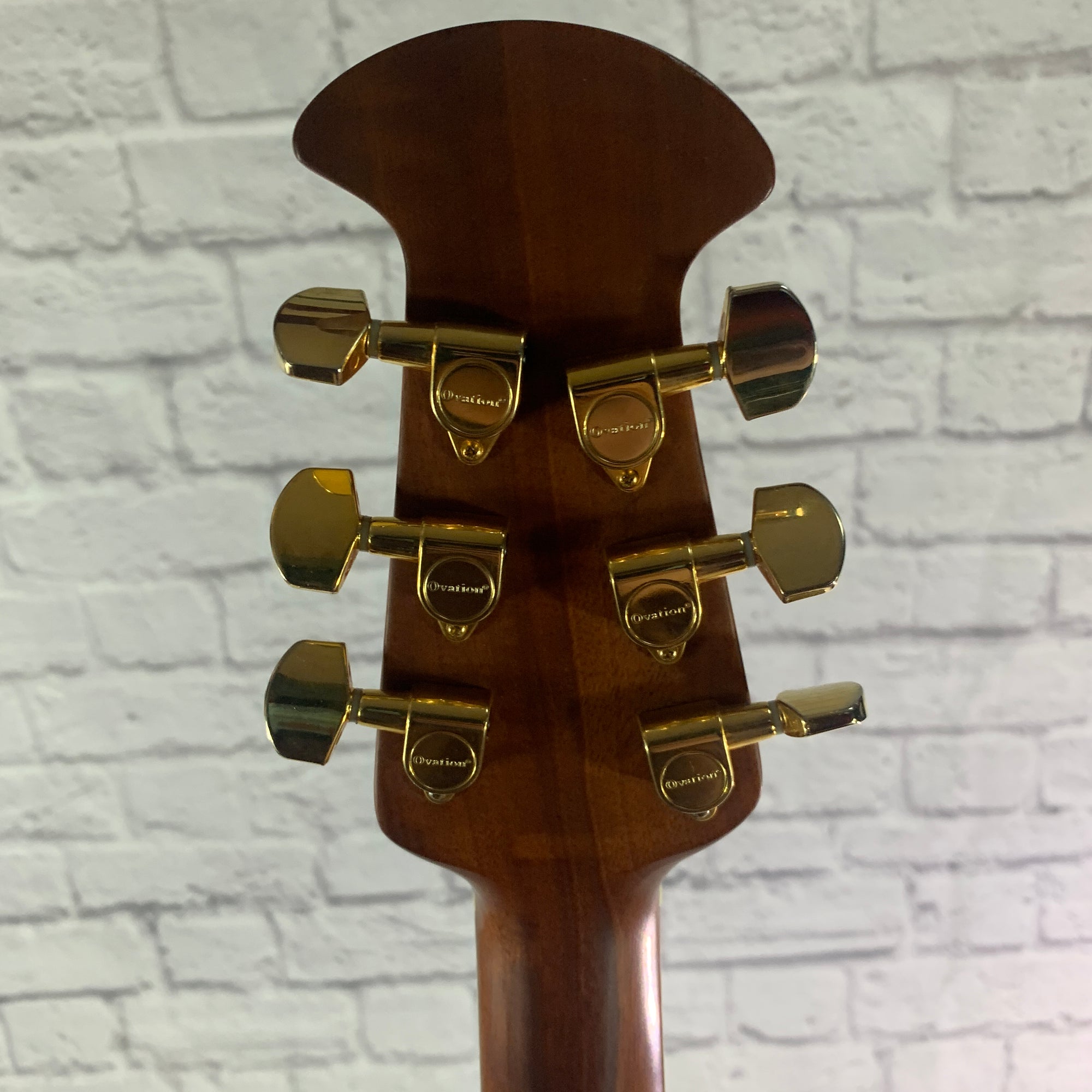 Ovation Celebrity CS257 Acoustic Guitar