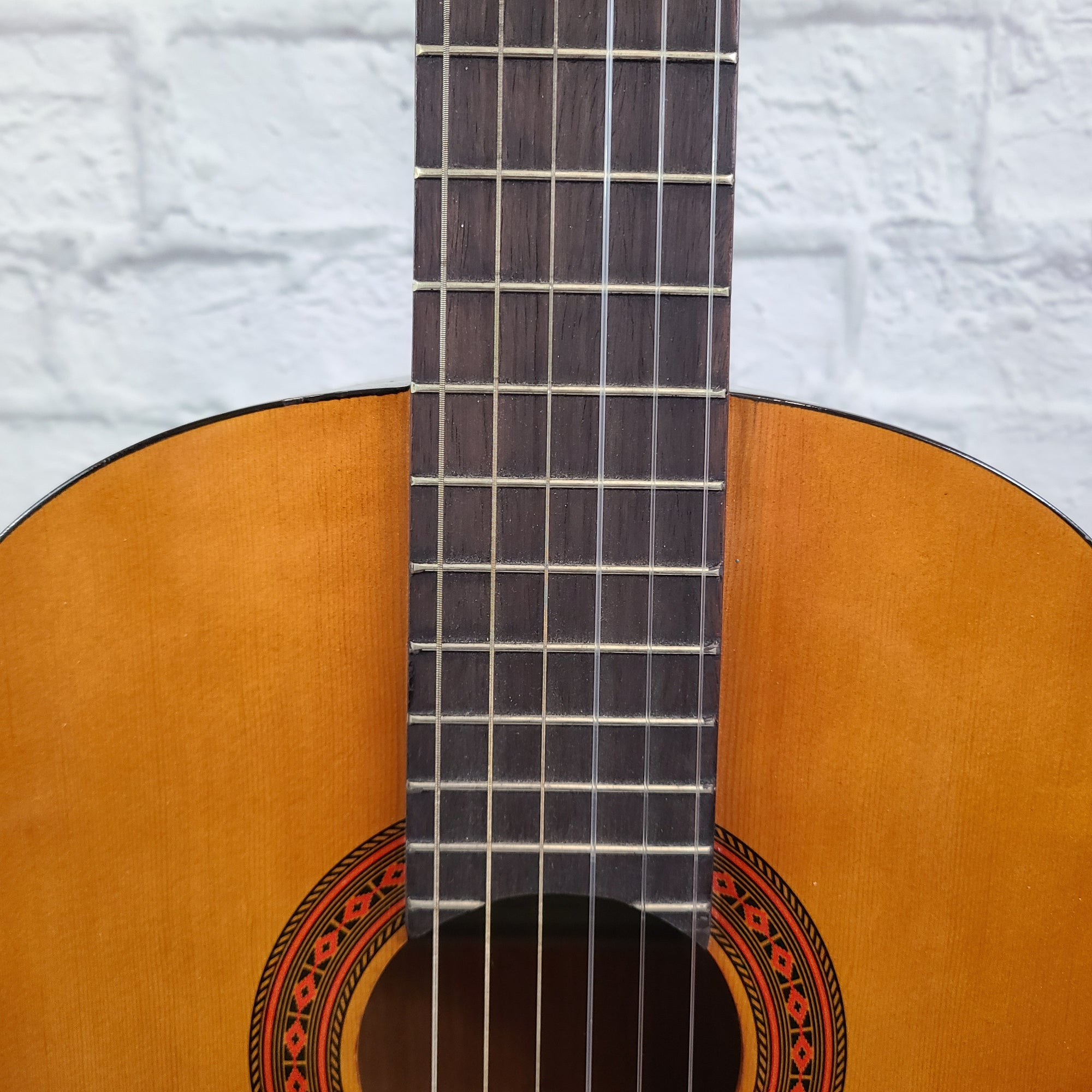 Yamaha C-40 Classical Acoustic Guitar w/ Chipboard Case