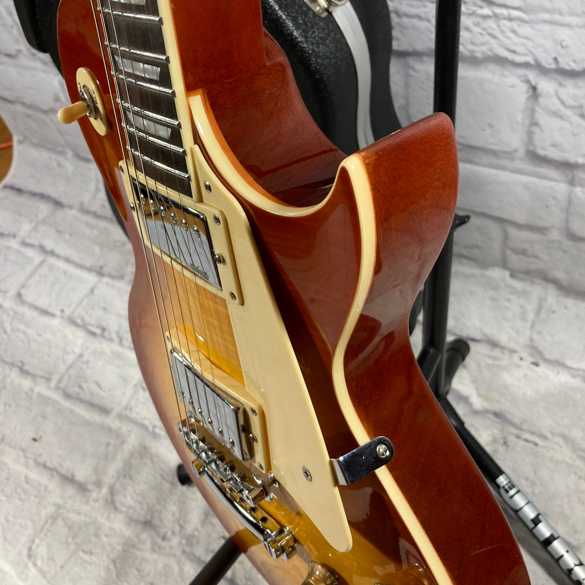 Vintage Les Paul Style Electric Guitar w/ Hard Case