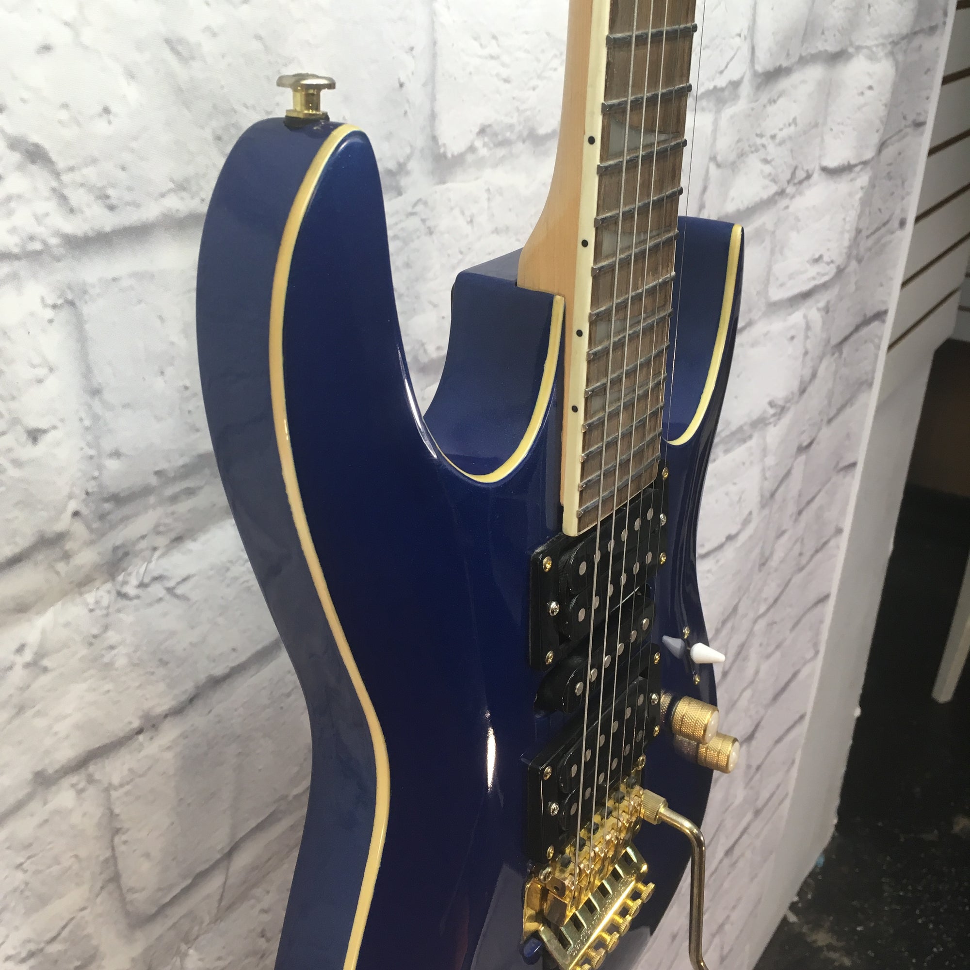 Jackson SDK-2 Super Dinky w Custom Pickups Blue White Binding