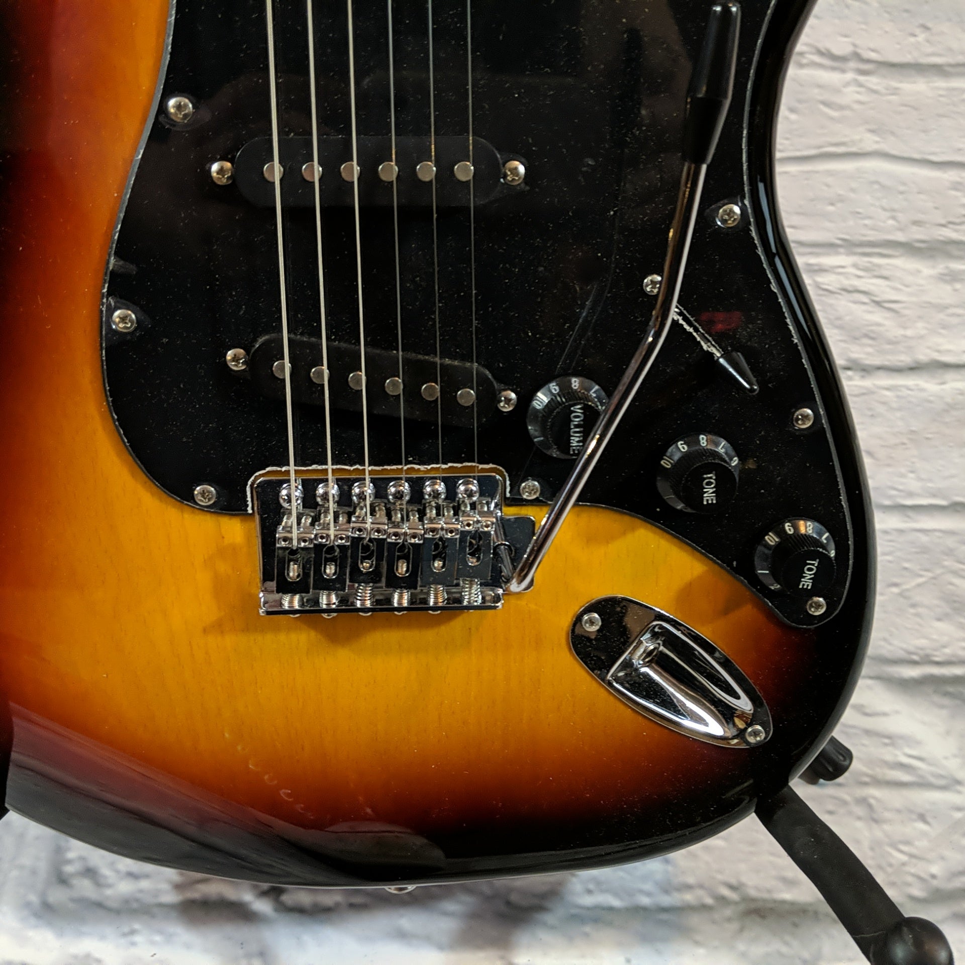 Austin AST100 Tobacco Sunburst Electric Guitar - New Old Stock