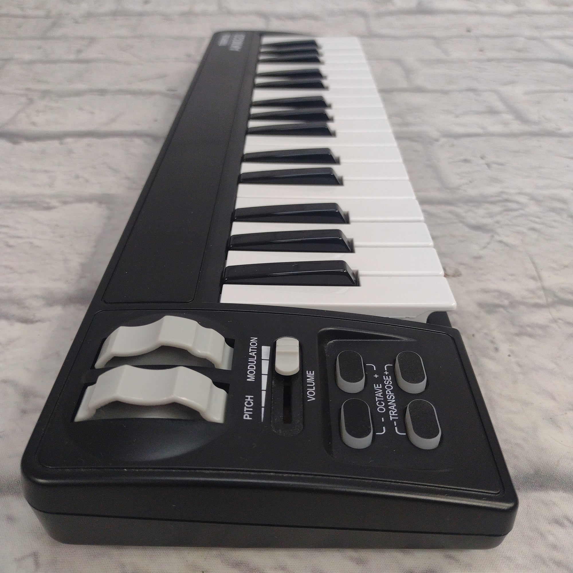 Akai AKM320 Midi Controller