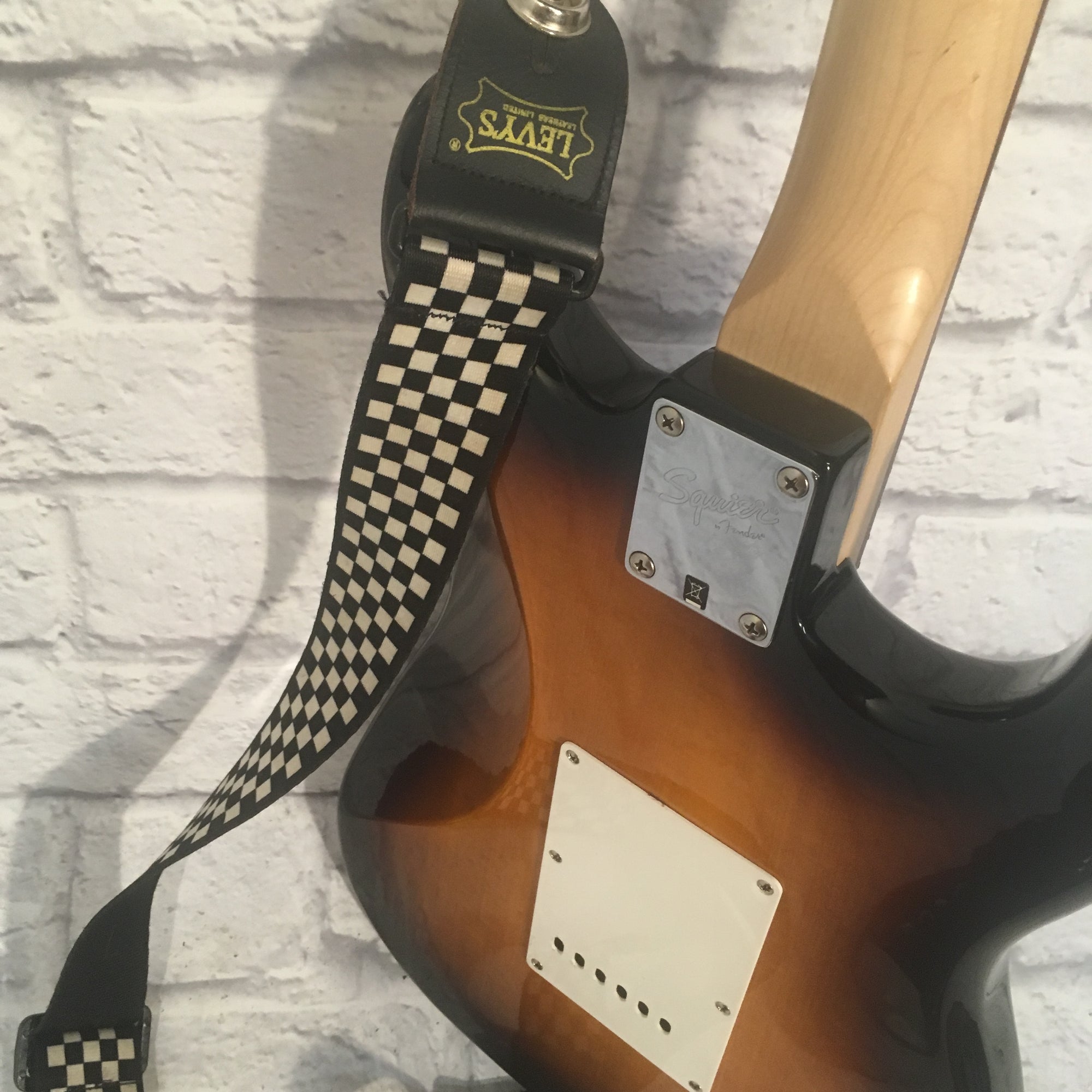 Squier Stratocaster Affinity Series Left-Handed Electric Guitar Sunburst