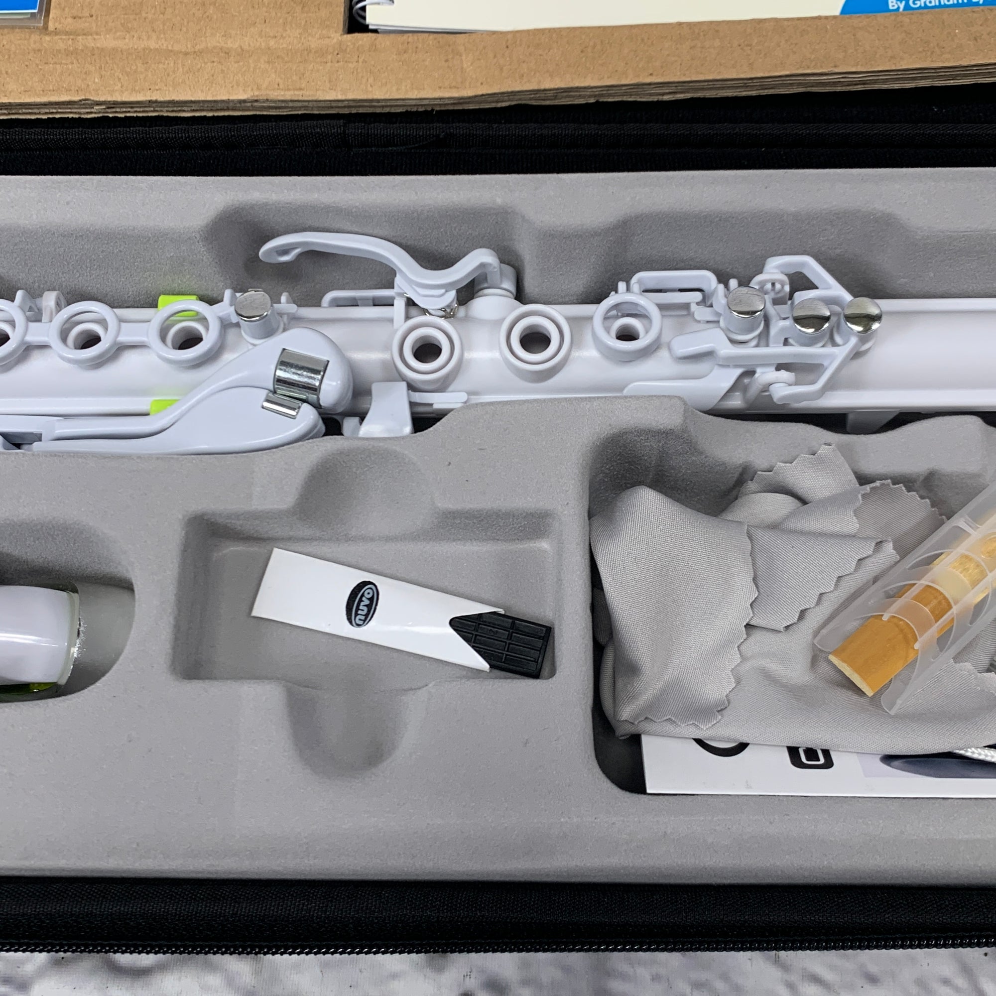 Nuvo Clarineo Beginner Clarinet