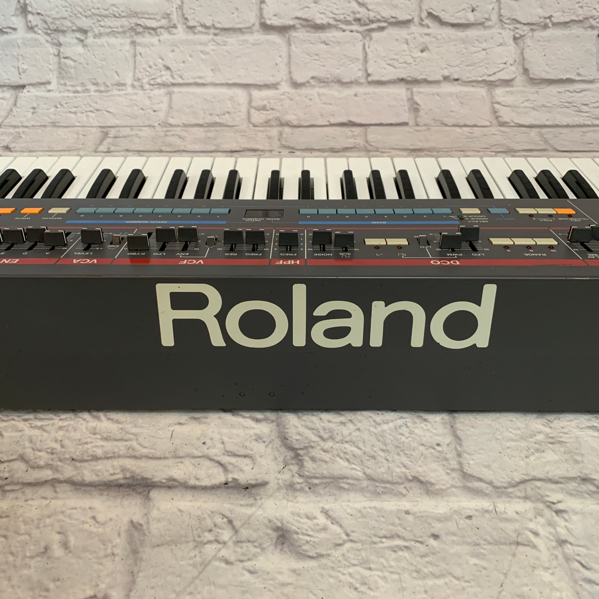 Roland Juno-106 Programmable Polyphonic Synthesizer