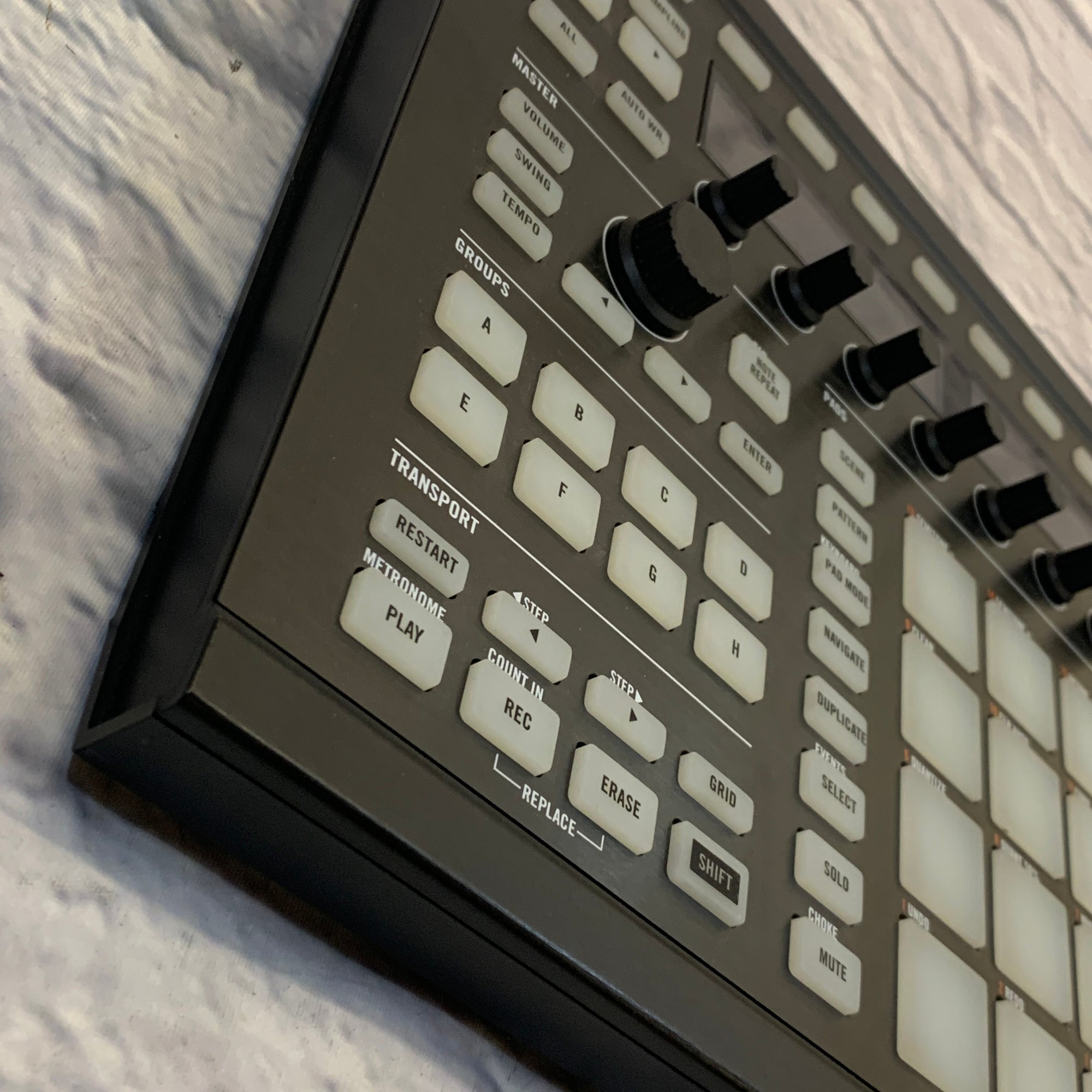 Native Instruments Maschine MKII Groove Production Control Surface