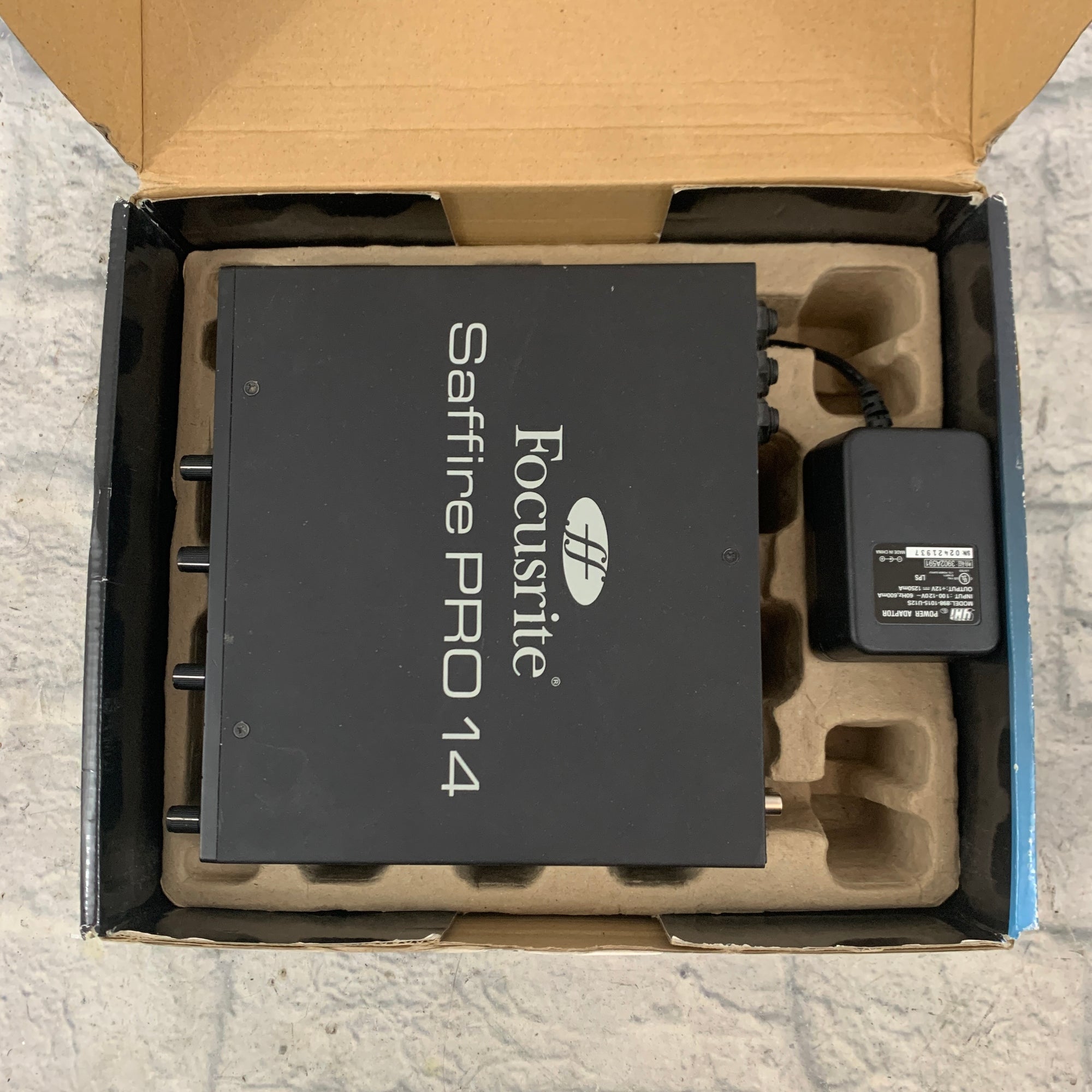 Focusrite Saffire Pro 40 interfaccia audio firewire e thunderbolt Focusrite Saffire Pro 40 interfaccia audio firewire e thunderbolt