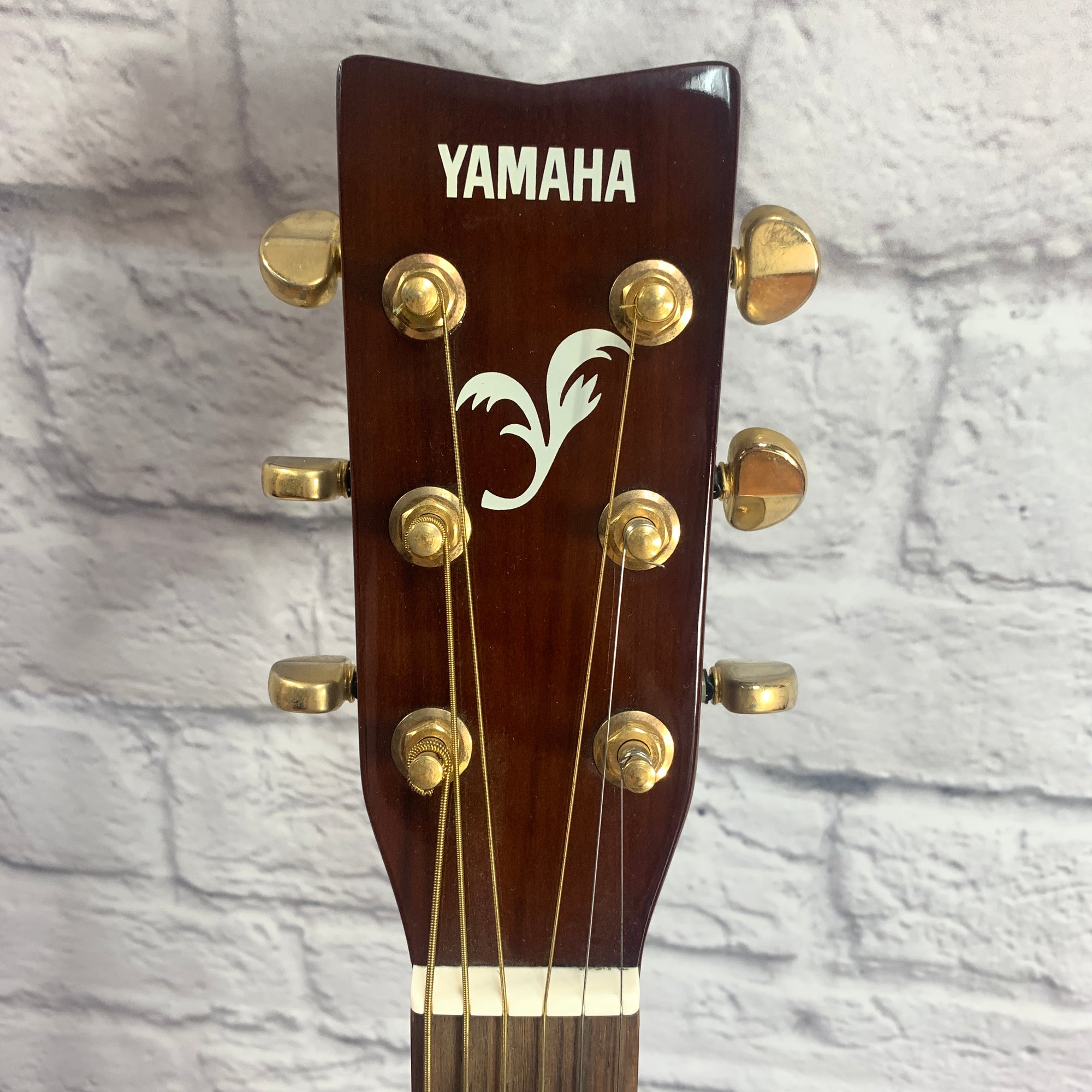 Yamaha F335 Acoustic Guitar with Fishman Soundhole Pickup - Evolution Music