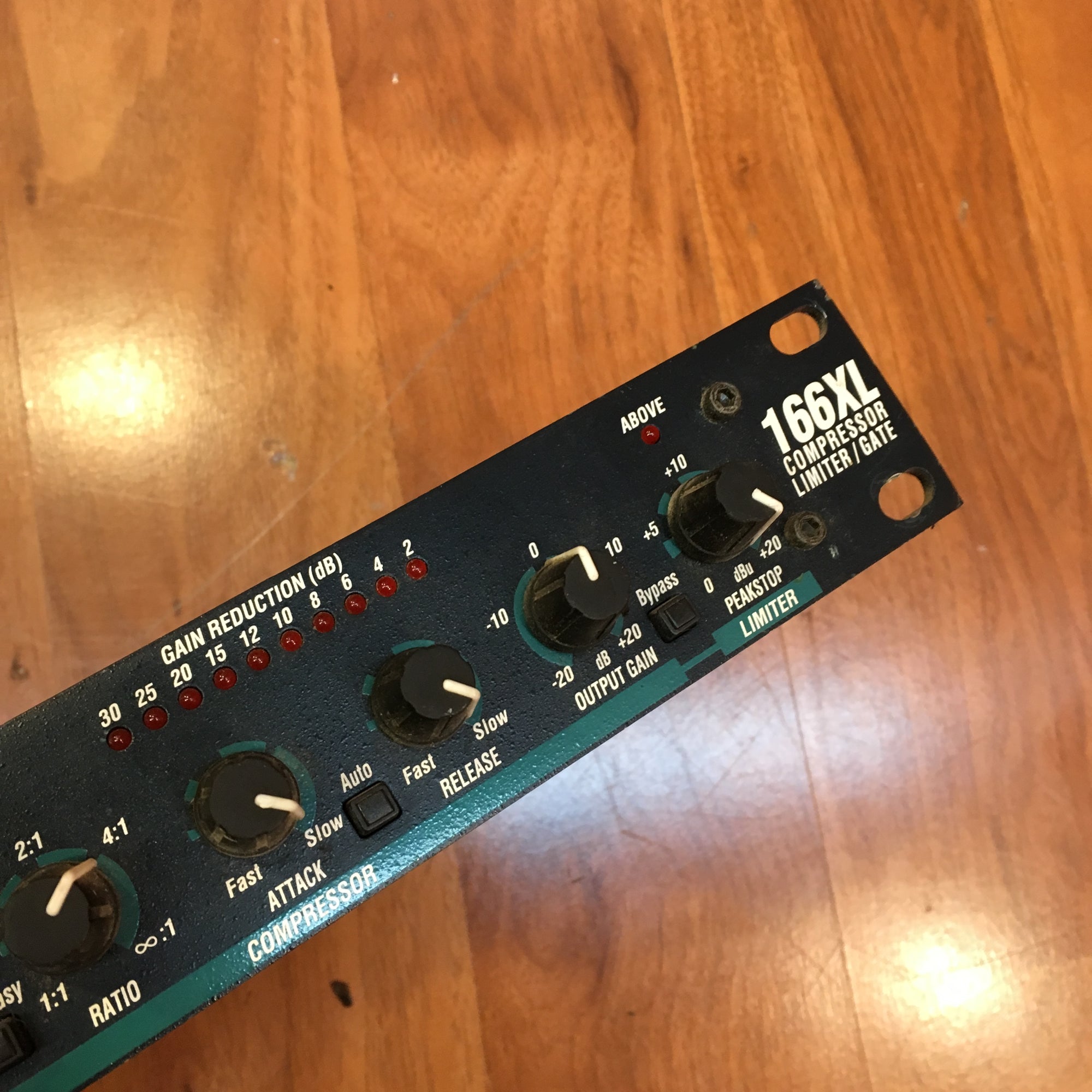 DBX 166XL Stereo Compressor Limiter