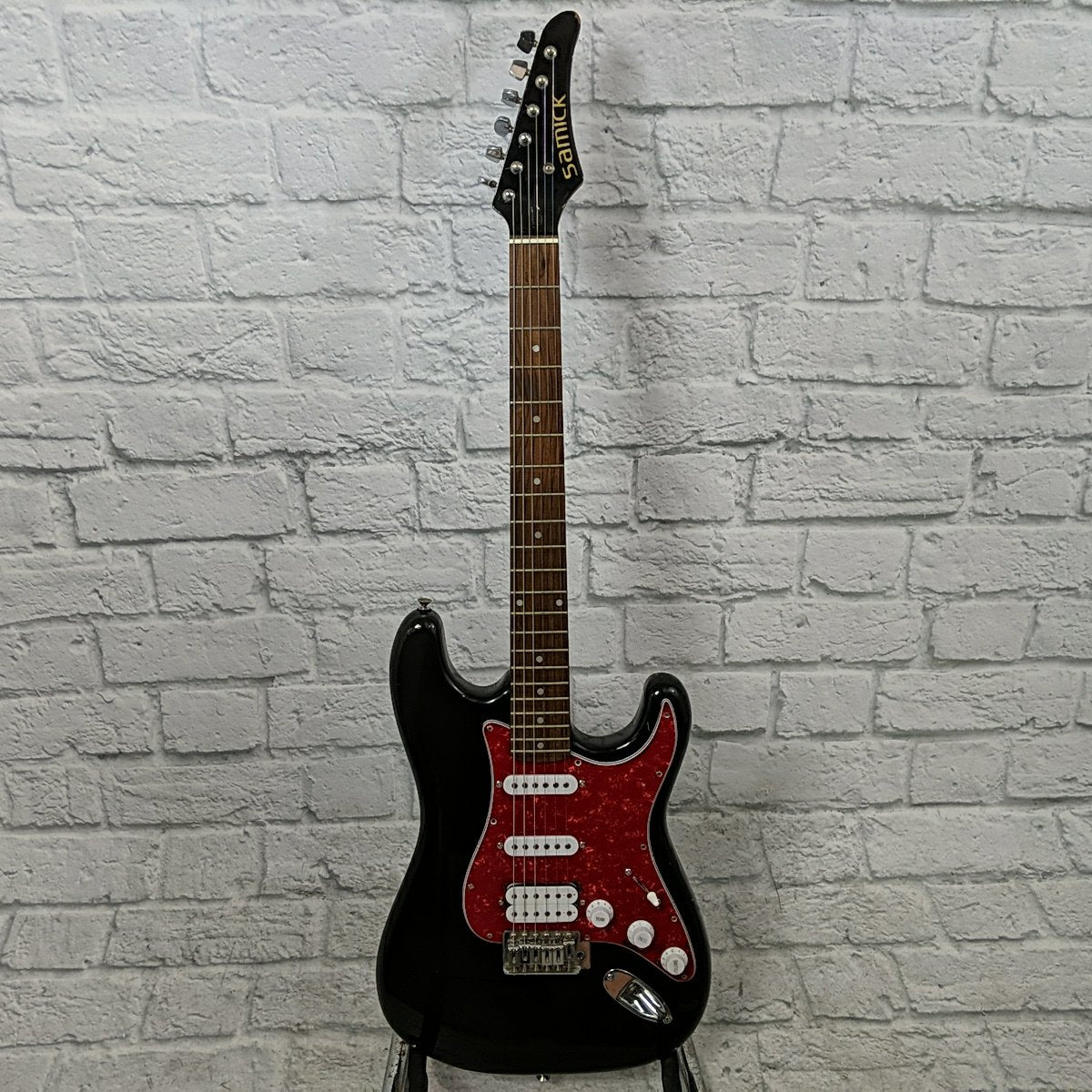 Samick Strat Electric Guitar - Black with Red Pickguard