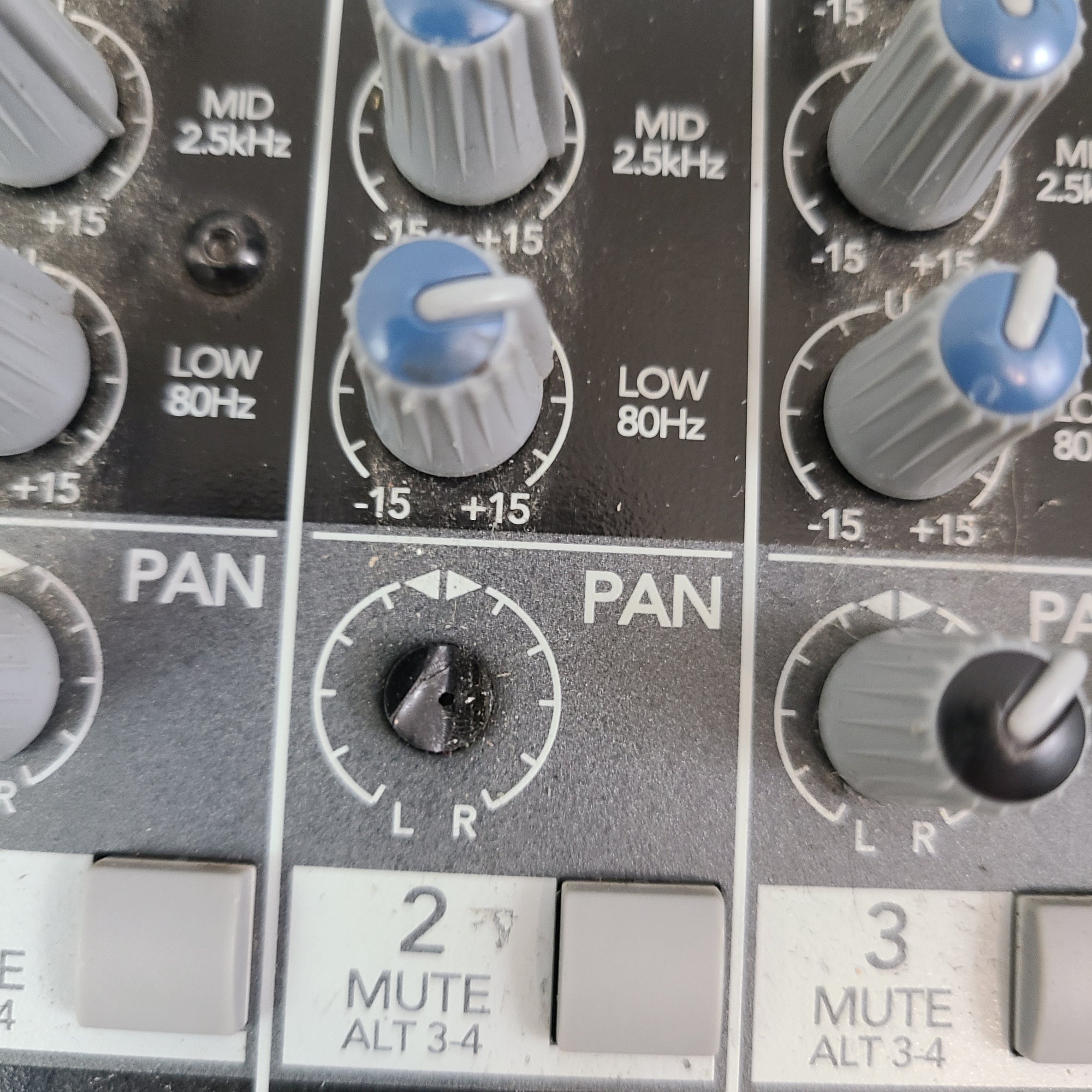 Mackie 1402- VLZ3 14 Channel In Line Mixer