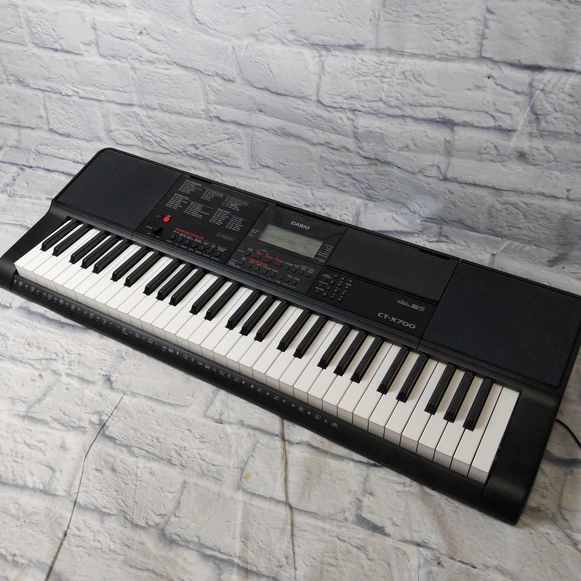 Casio CT-X700 61-Key Keyboard w/AC Power Supply