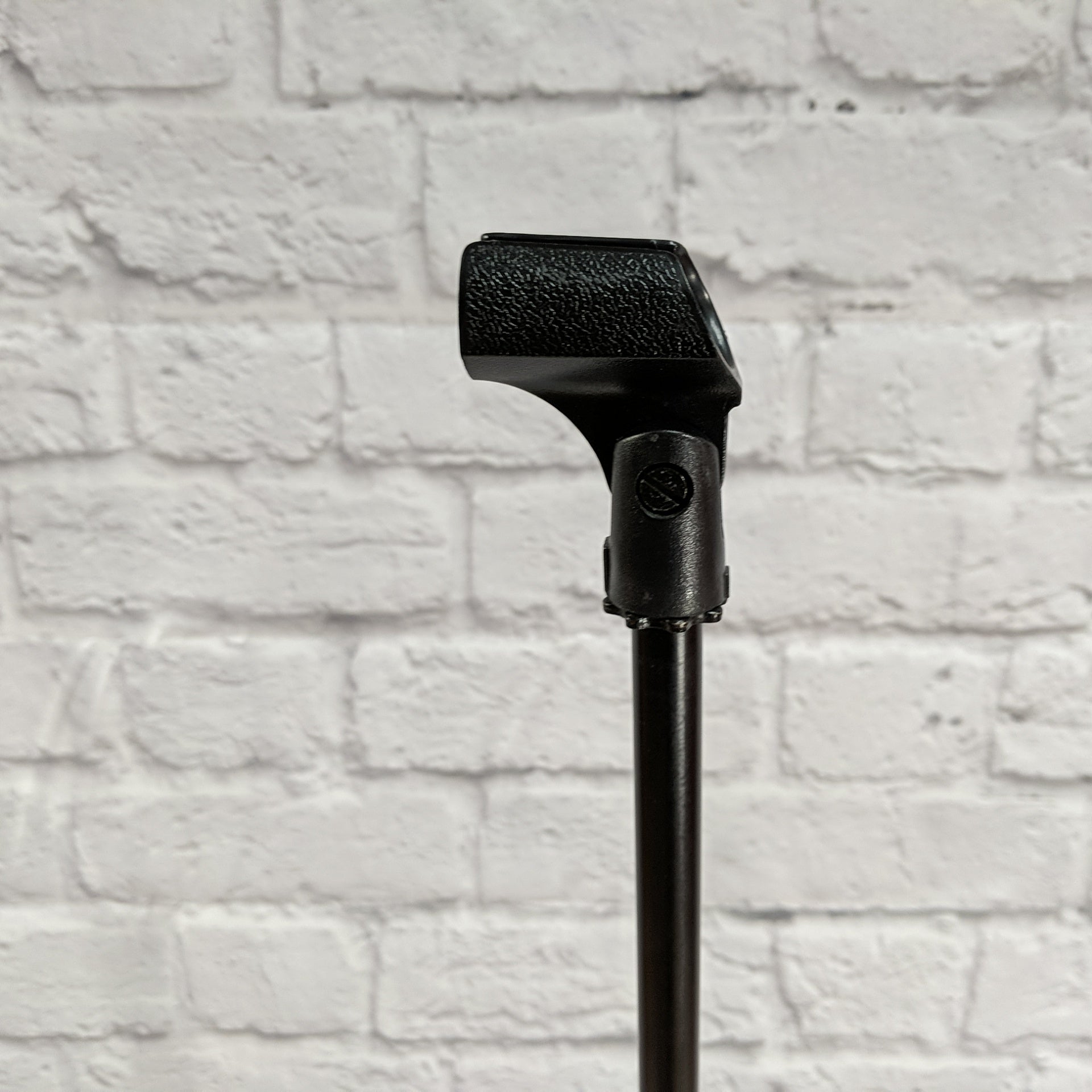 Ultra Round Base Straight Microphone Stand
