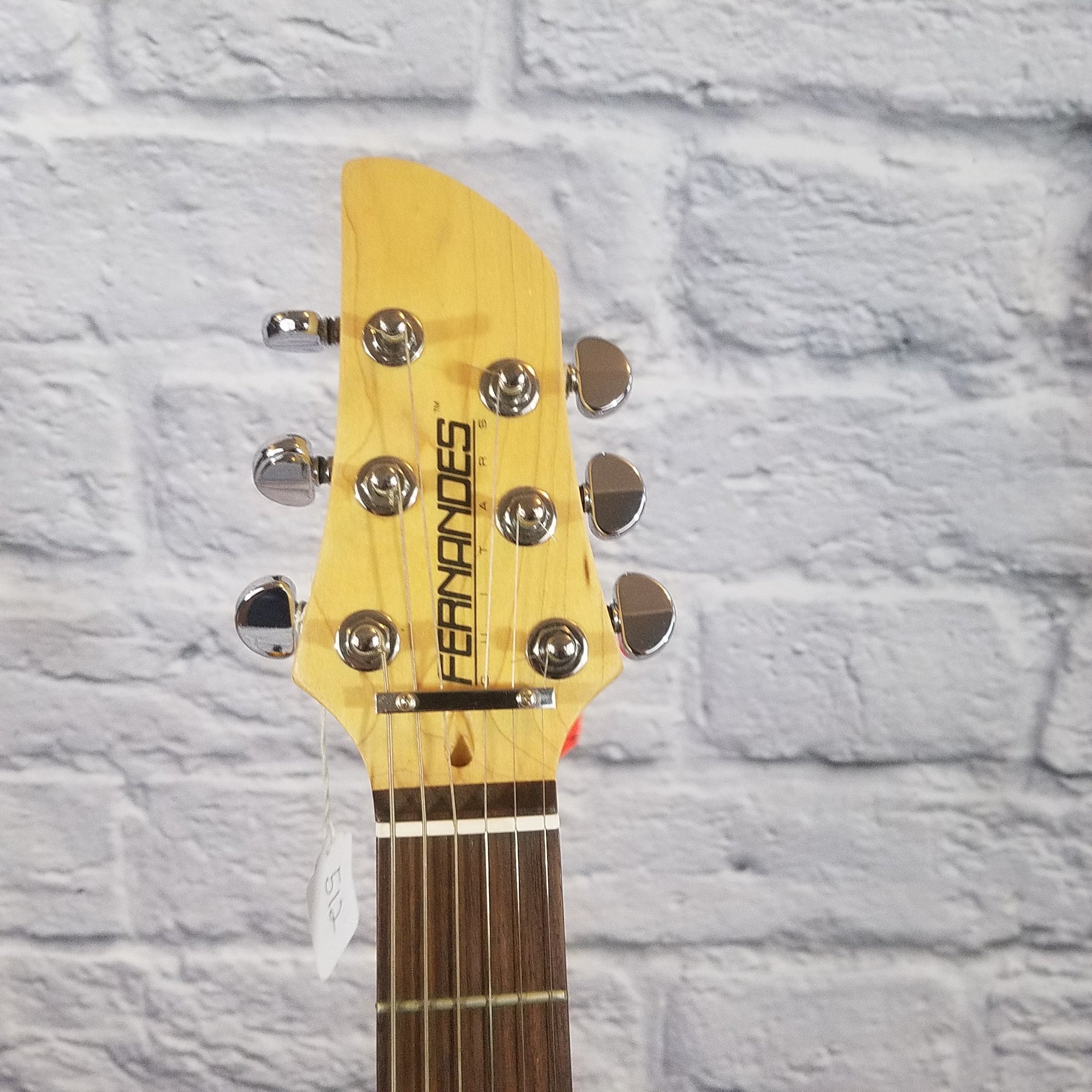 ギター FERNANDES Flying V Gold Fernandes Flying V - Guitar Shop Barcelona