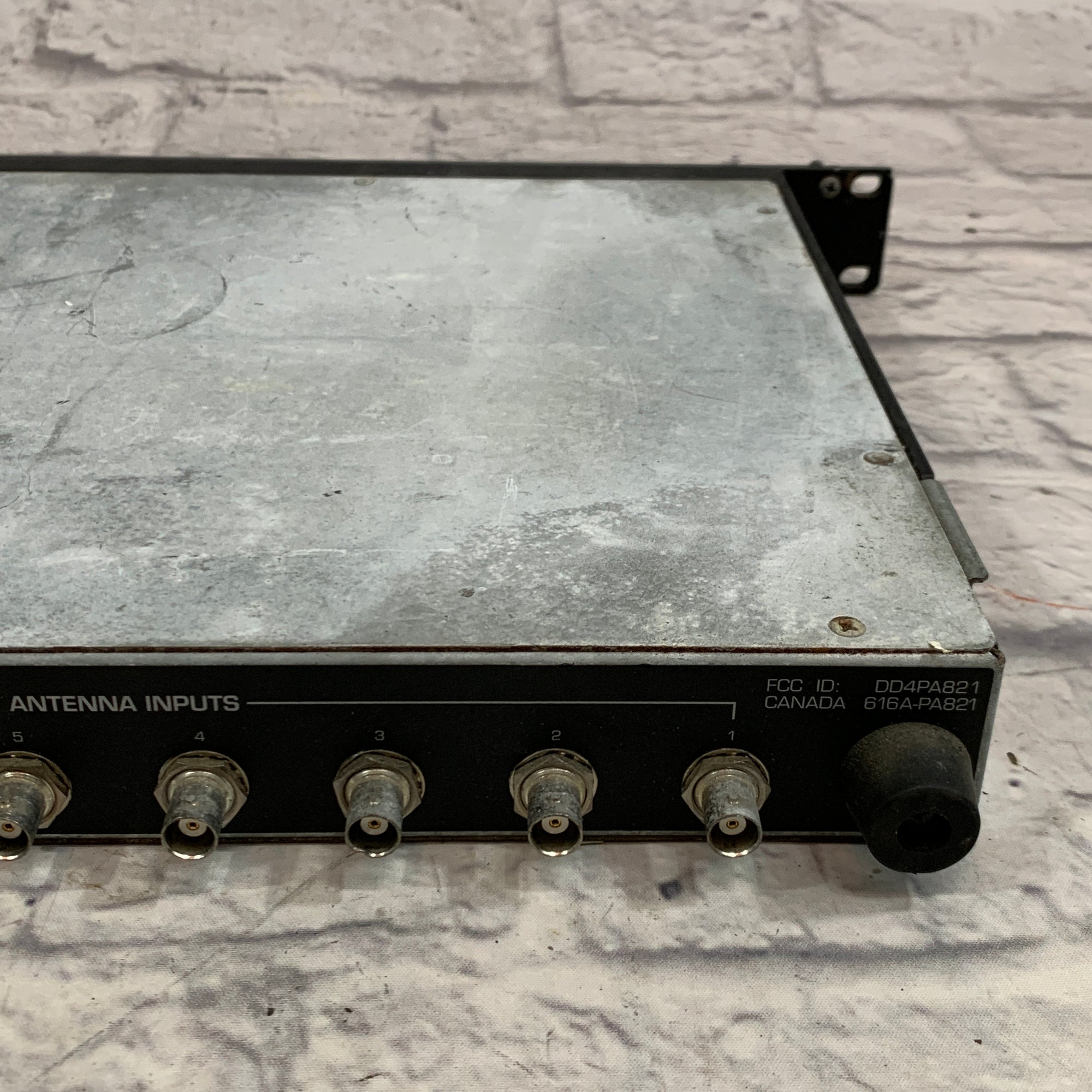 Shure PA821 PSM Antenna Combiner