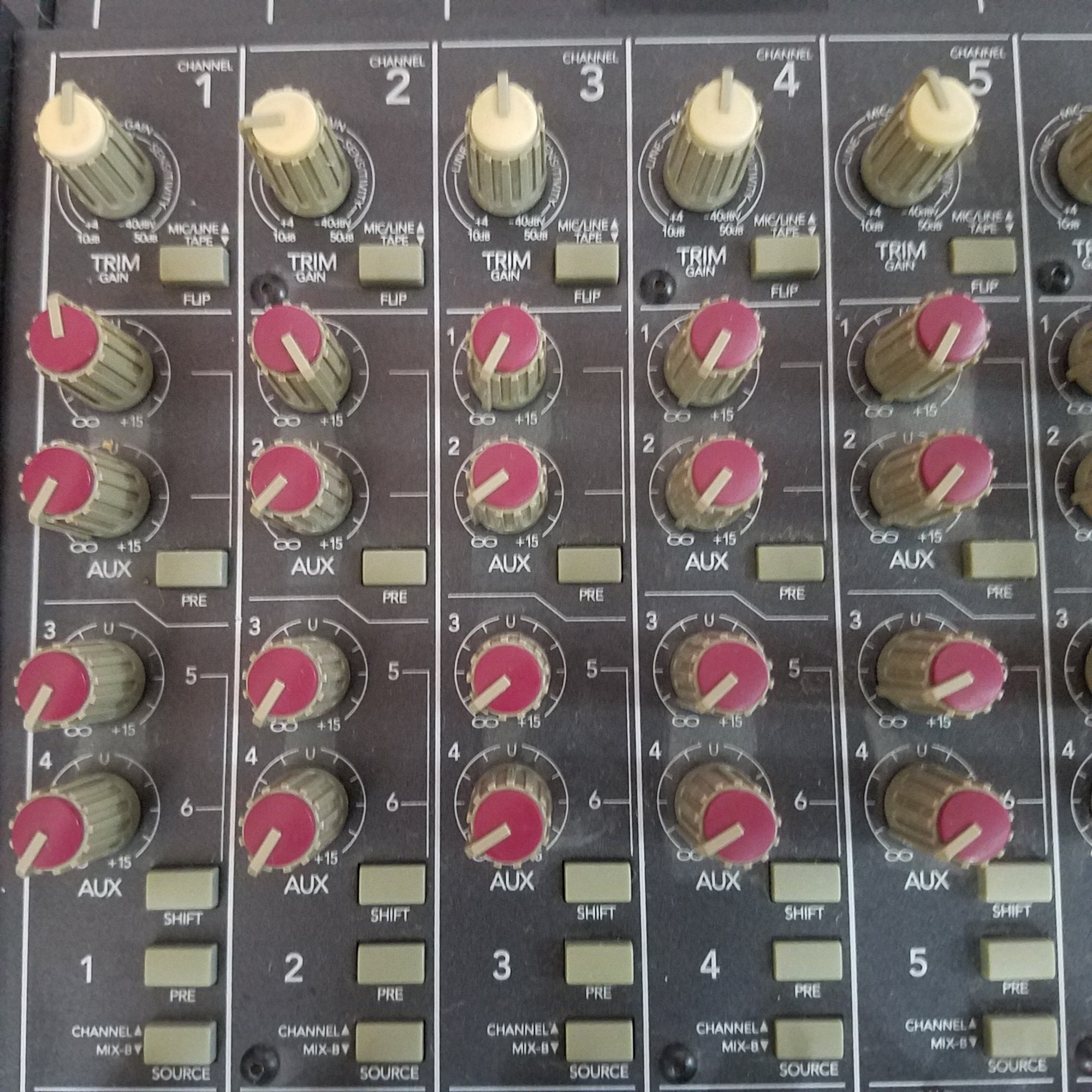 Mackie 32x8 8-Bus 32 Channel Analog Mixer with Power Supply