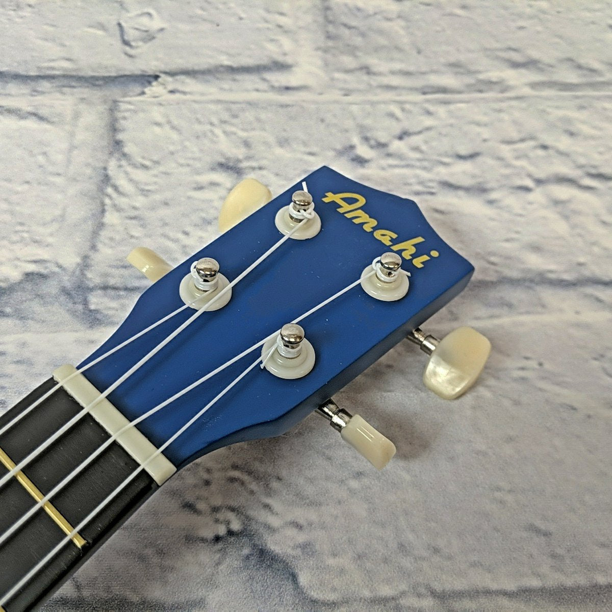 Amahi DDUK2 Blue Bird Soprano Ukulele