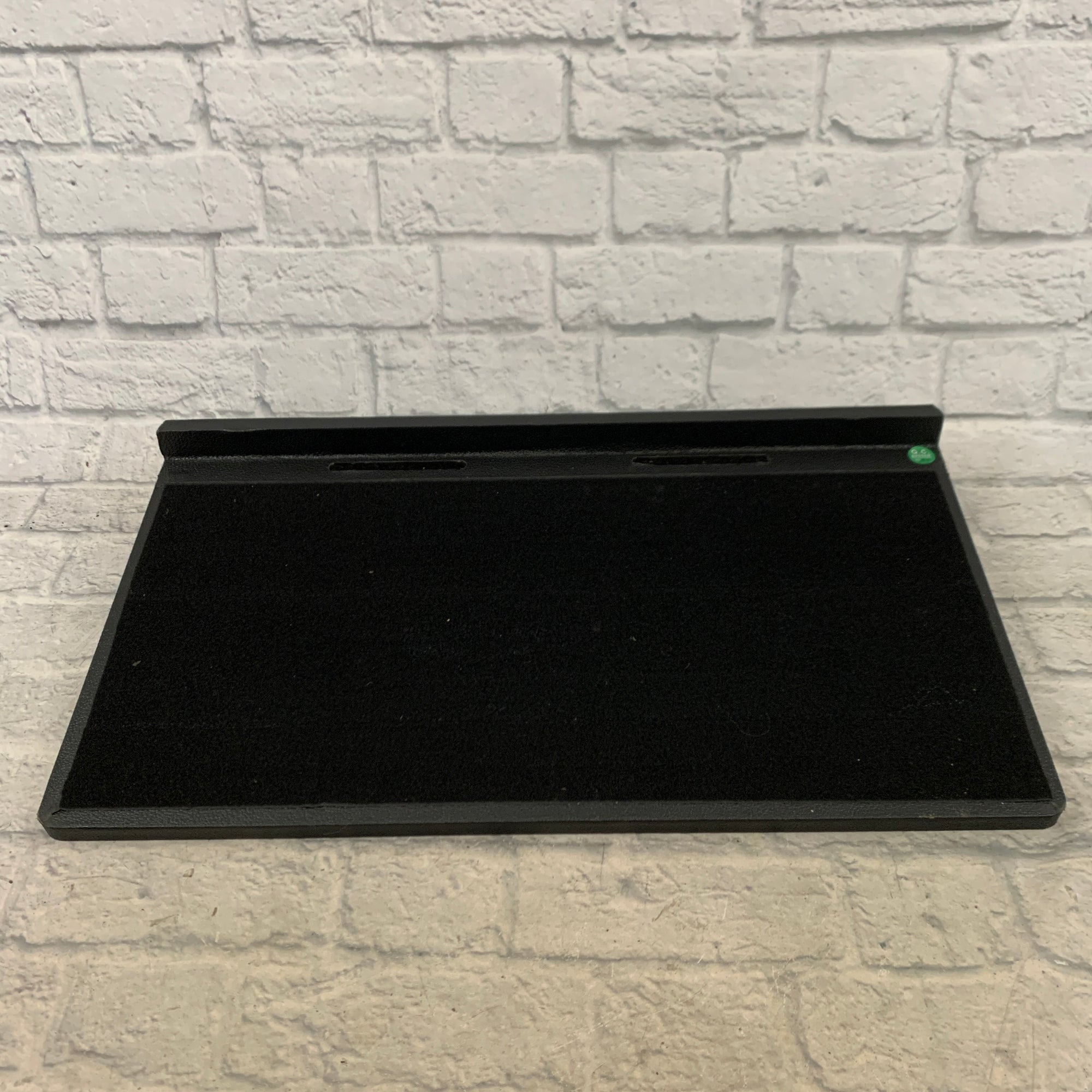 Gator Pro Size Pedalboard - 30"x16" Wood Pedalboard w/ Bag