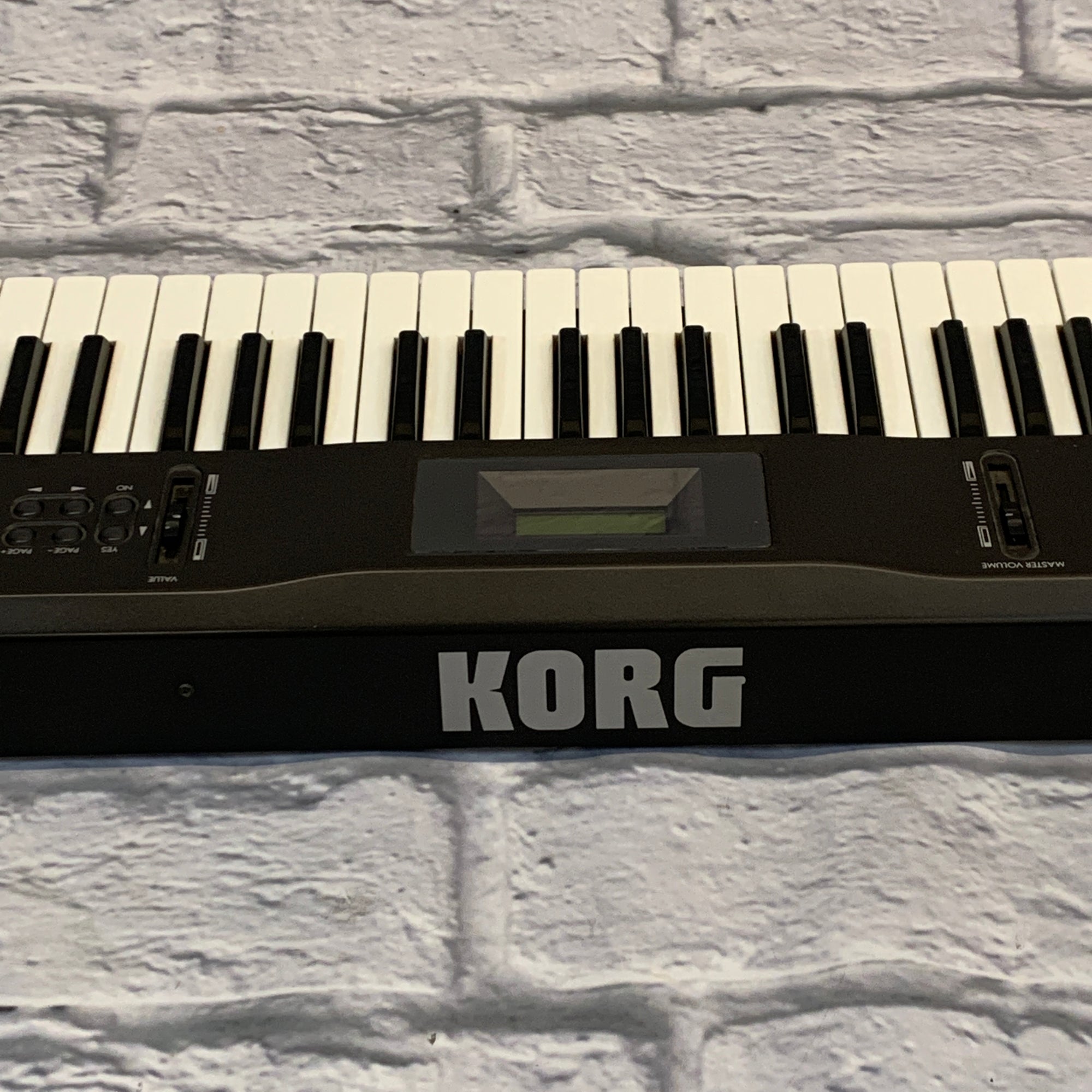 Korg X5 Music Synthesizer