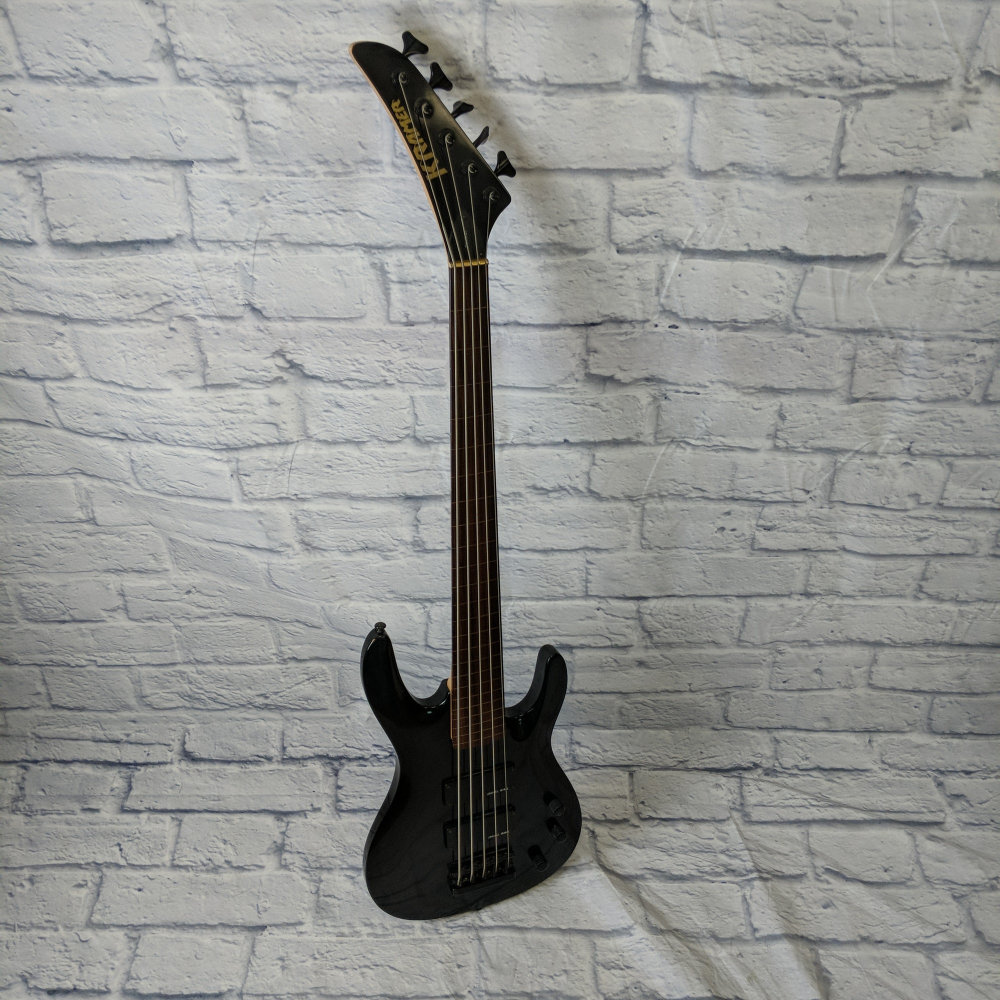 Kramer 522S Striker Series 5 String Fretless Bass Guitar