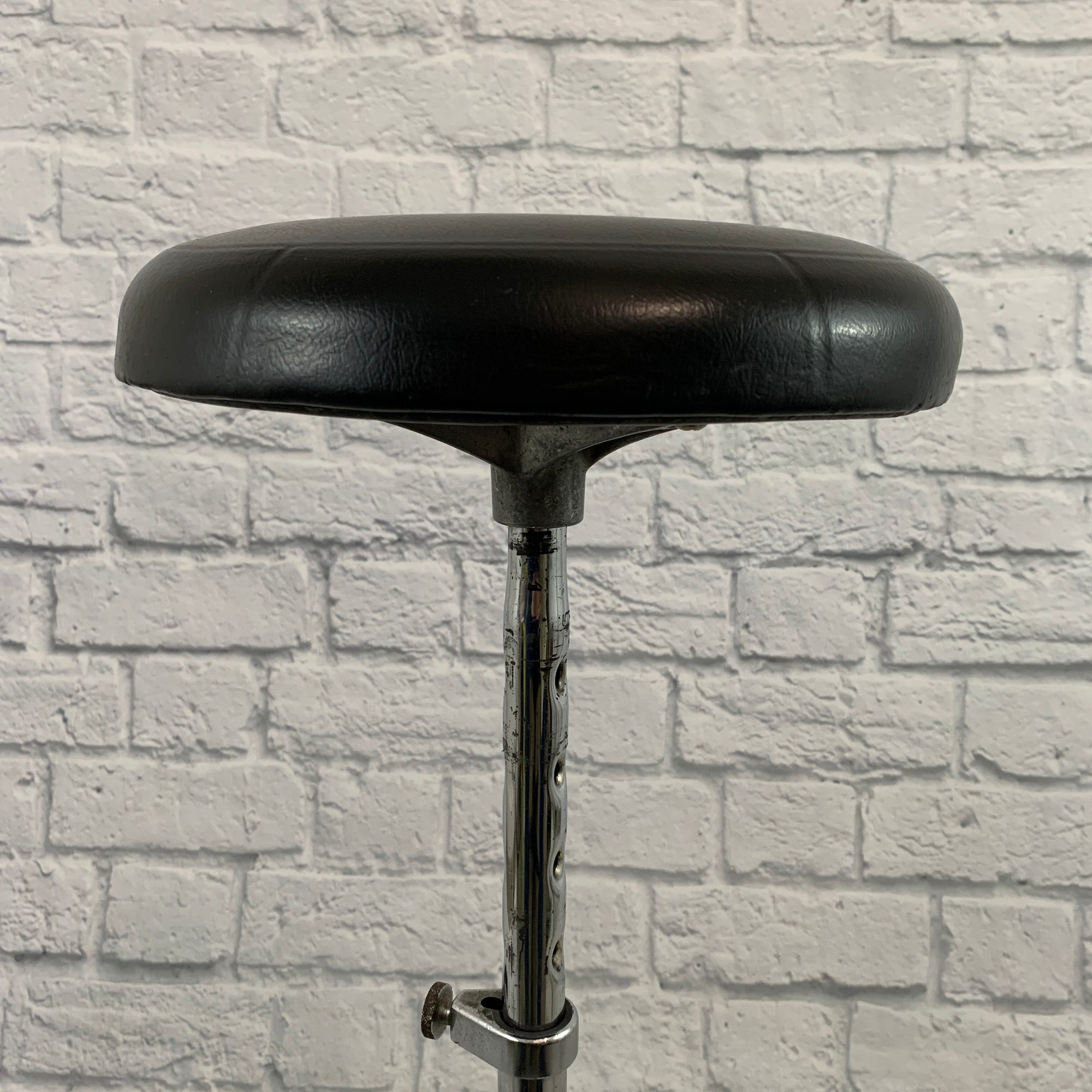 Vintage Ludwig Throne