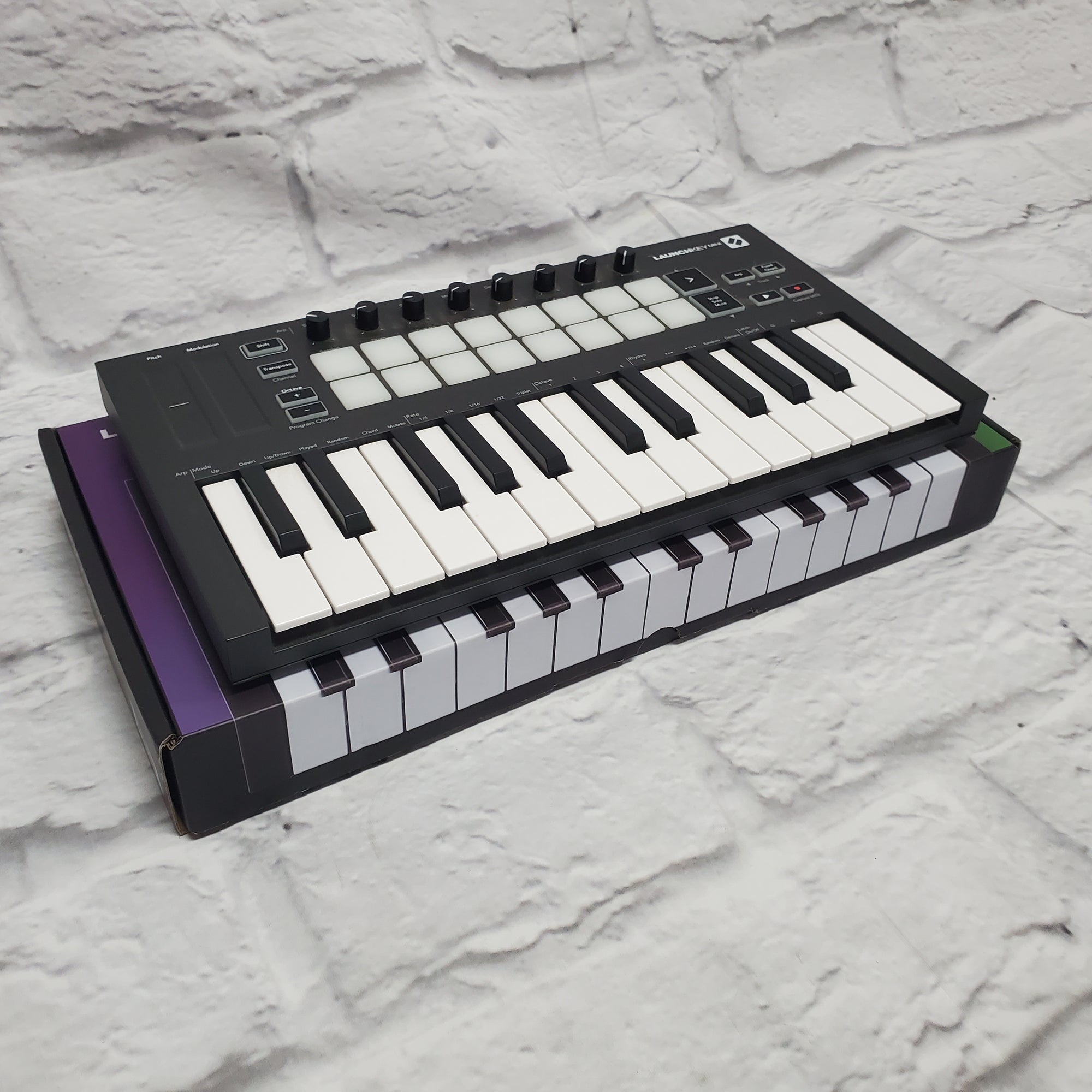 Novation launchkey mini mk3 Controller