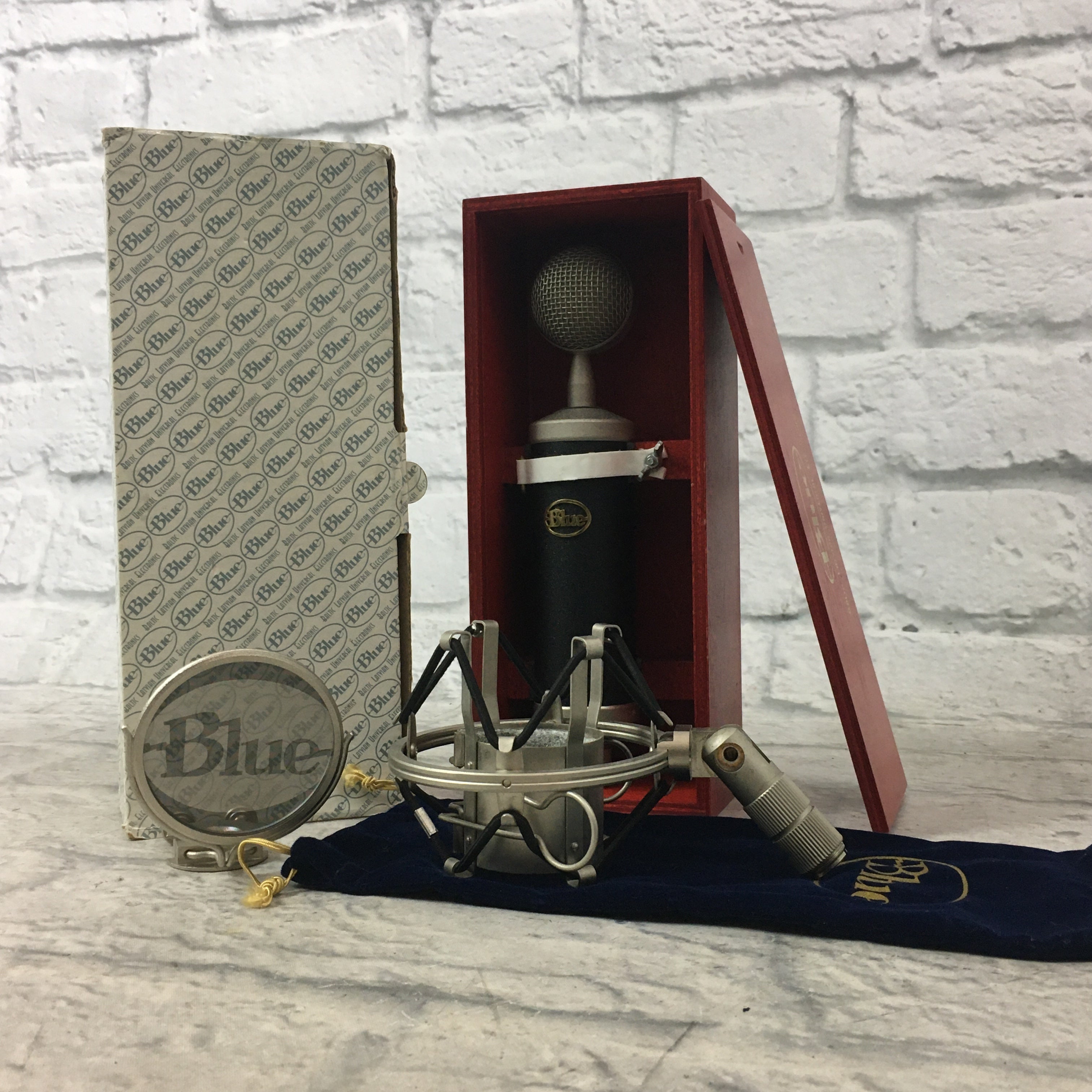Blue Baby Bottle Microphone Latvian - Evolution Music Blue Baby Bottle Microphone Latvian - Evolution Music