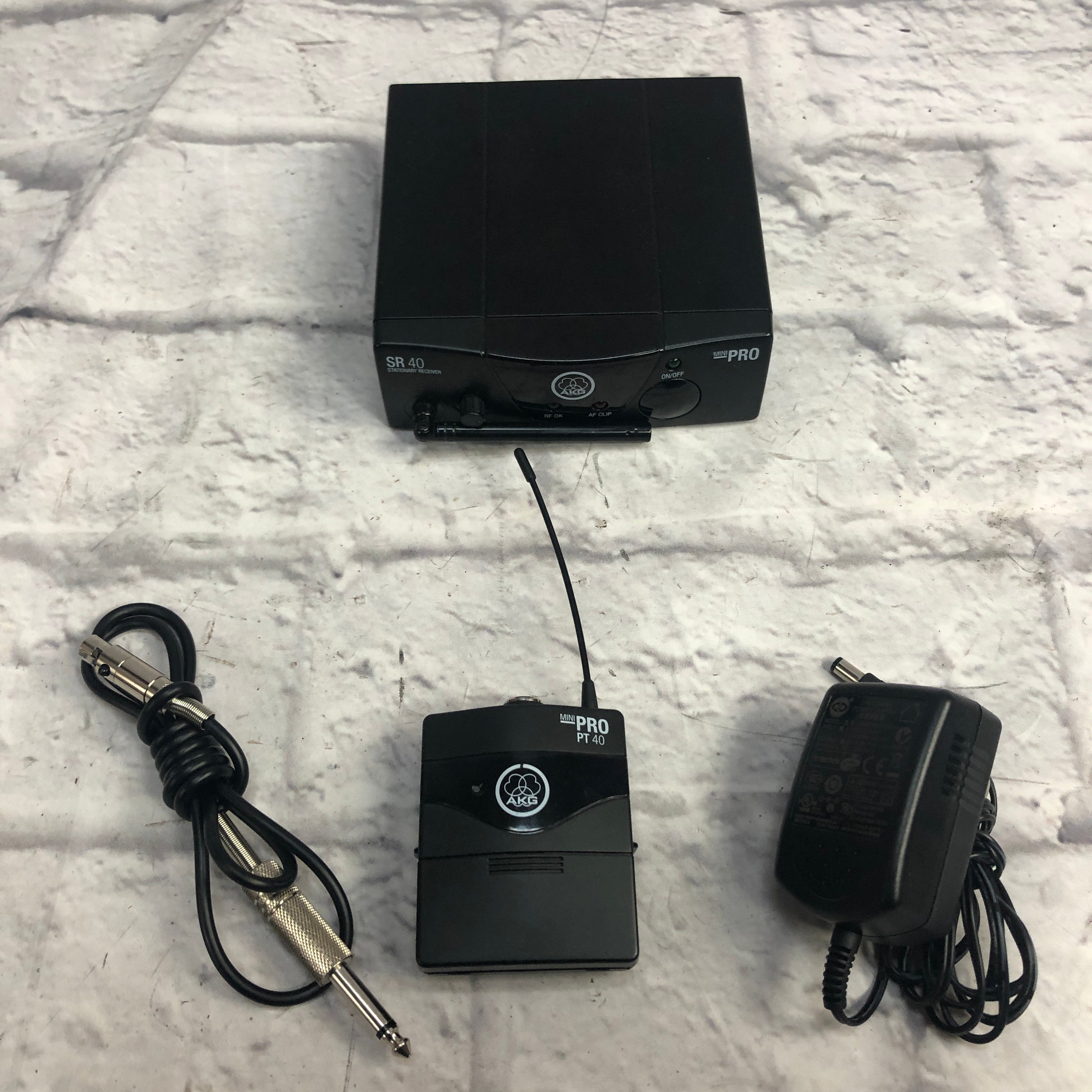 AKG SR40 MINI PRO STATIONARY RECEIVER & POWER SUPPLY US45C