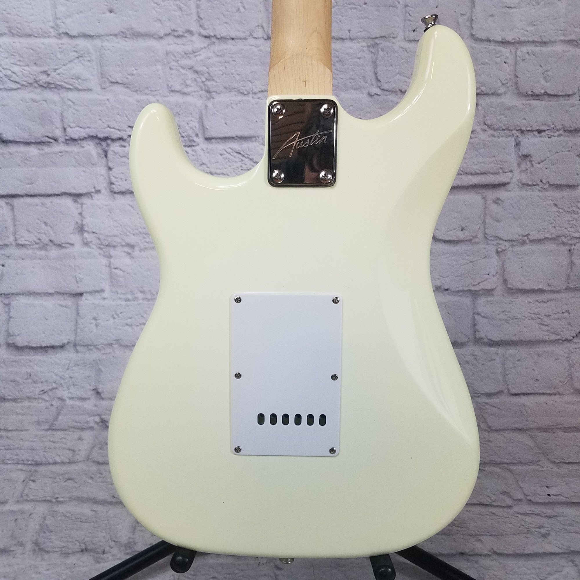 Austin AST100CR Strat-Style Guitar Cream