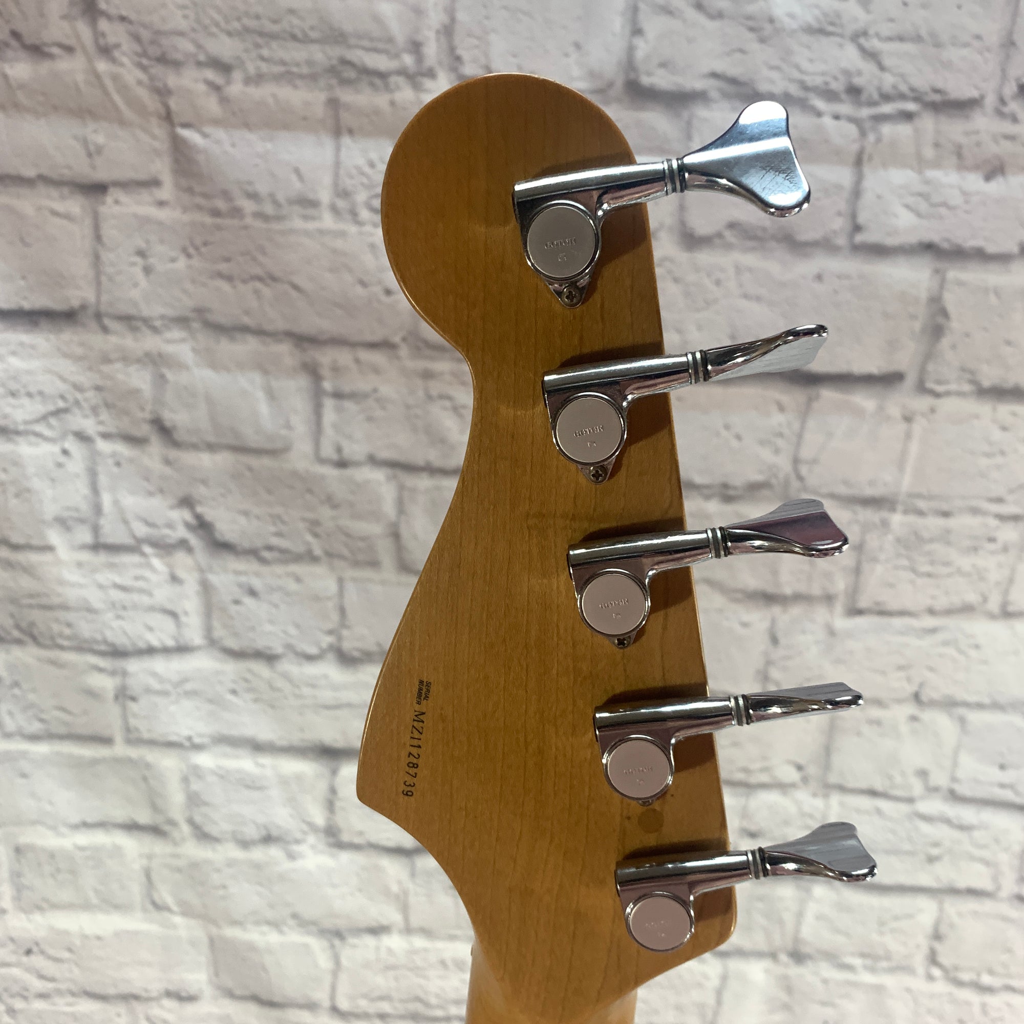 Fender Active 5 String Deluxe Series Jazz Bass MIM