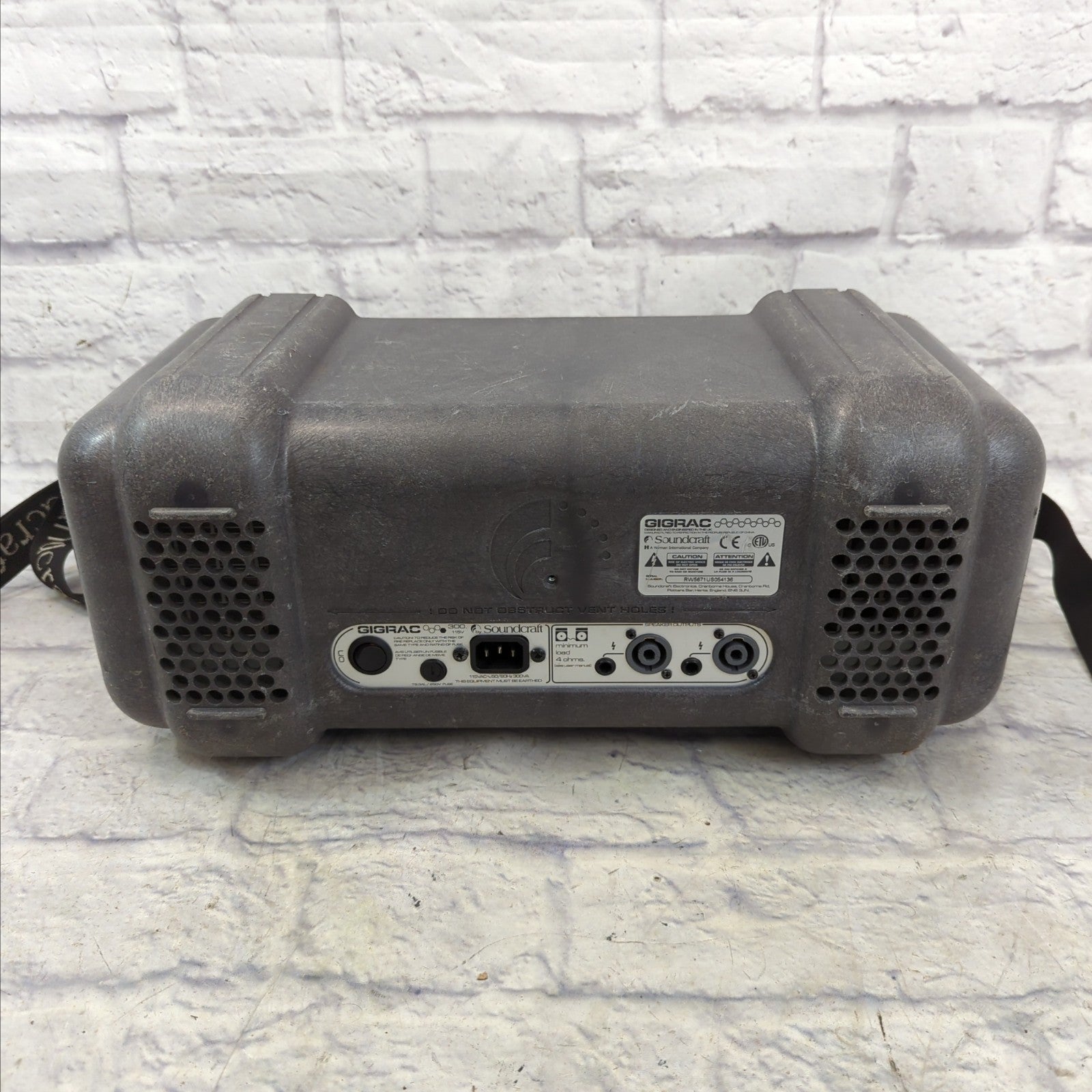 Soundcraft Gigrac 300 8-Channel 300-Watt Powered Mixer - Evolution Music