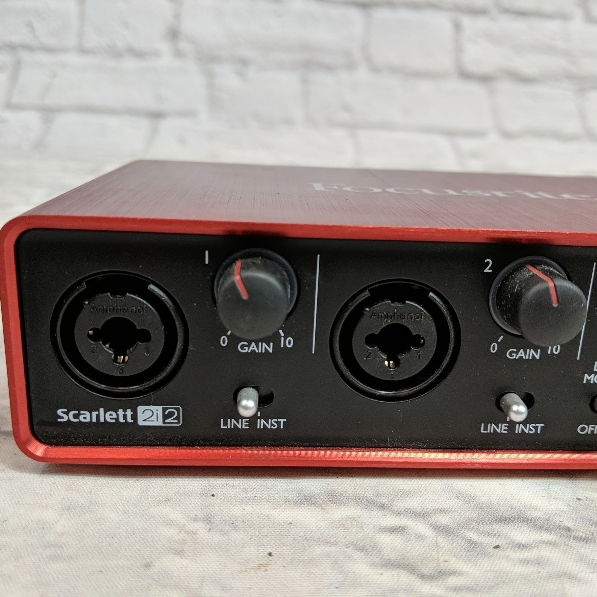 Focusrite Scarlett 2i2 2nd Generation USB Recording Interface