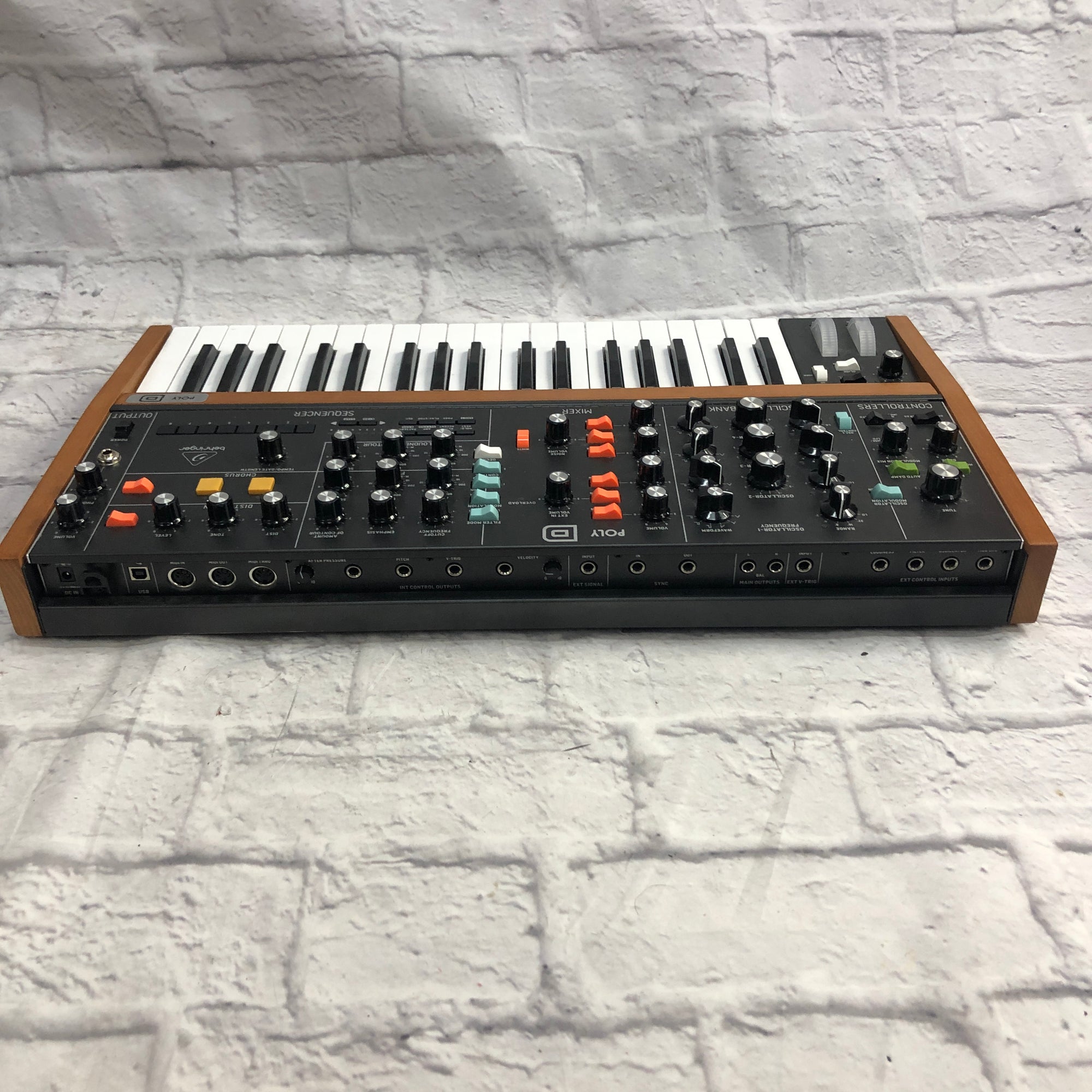 Behringer Poly D 4 Voice Polyphonic Synth - Evolution Music