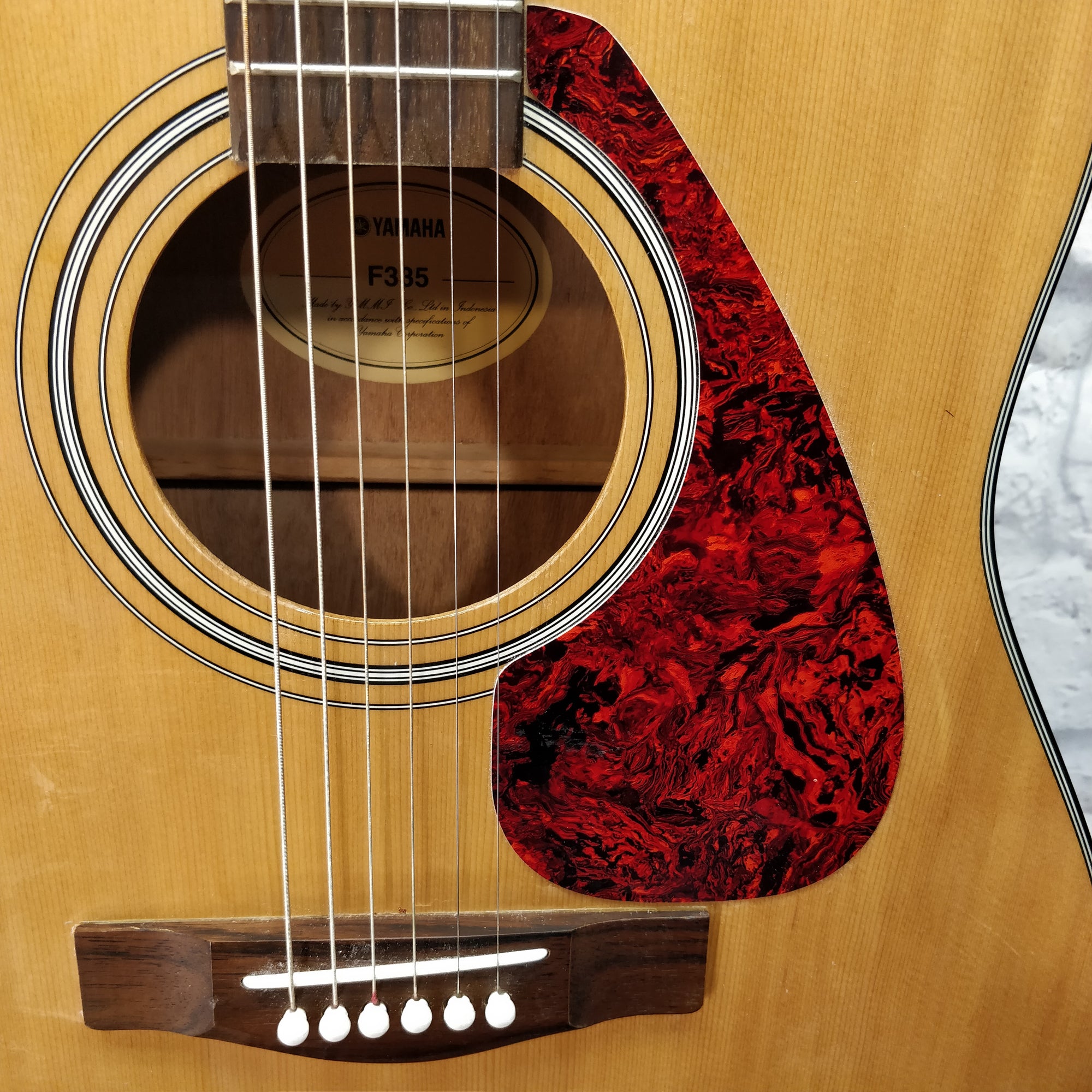 Yamaha F335 Acoustic Guitar