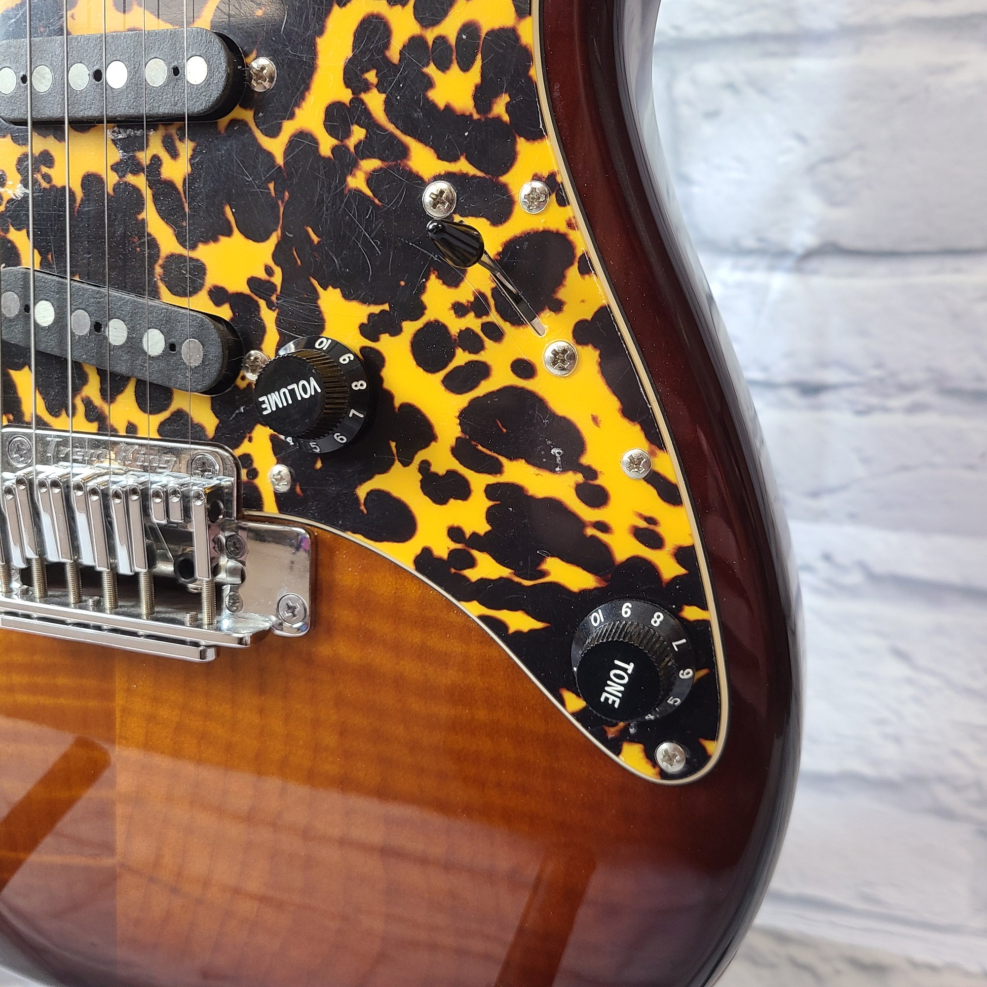 Tradition G1200 Strat Style Electric Guitar