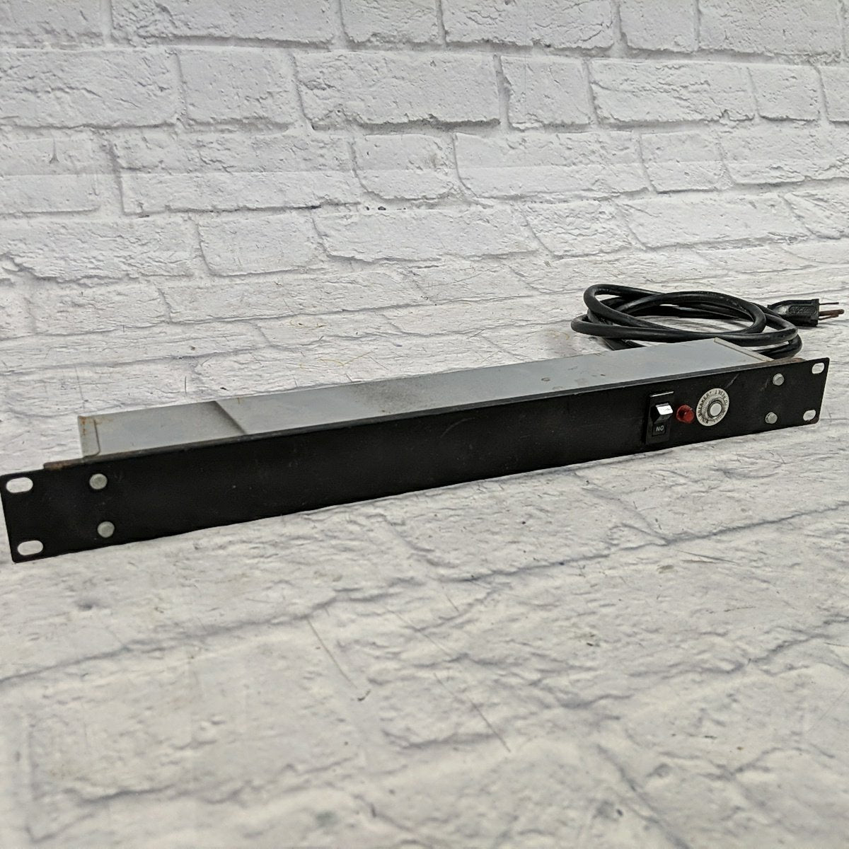 Perma Plus Electroncis Perma Power Power Tap  Power Rackmount Power Strip