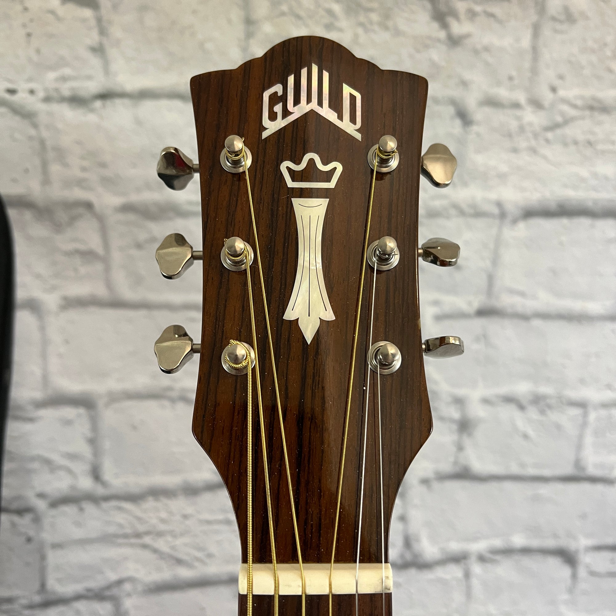 Guild M-140 Parlor Acoustic Guitar w/ Fitted Case - Evolution Music