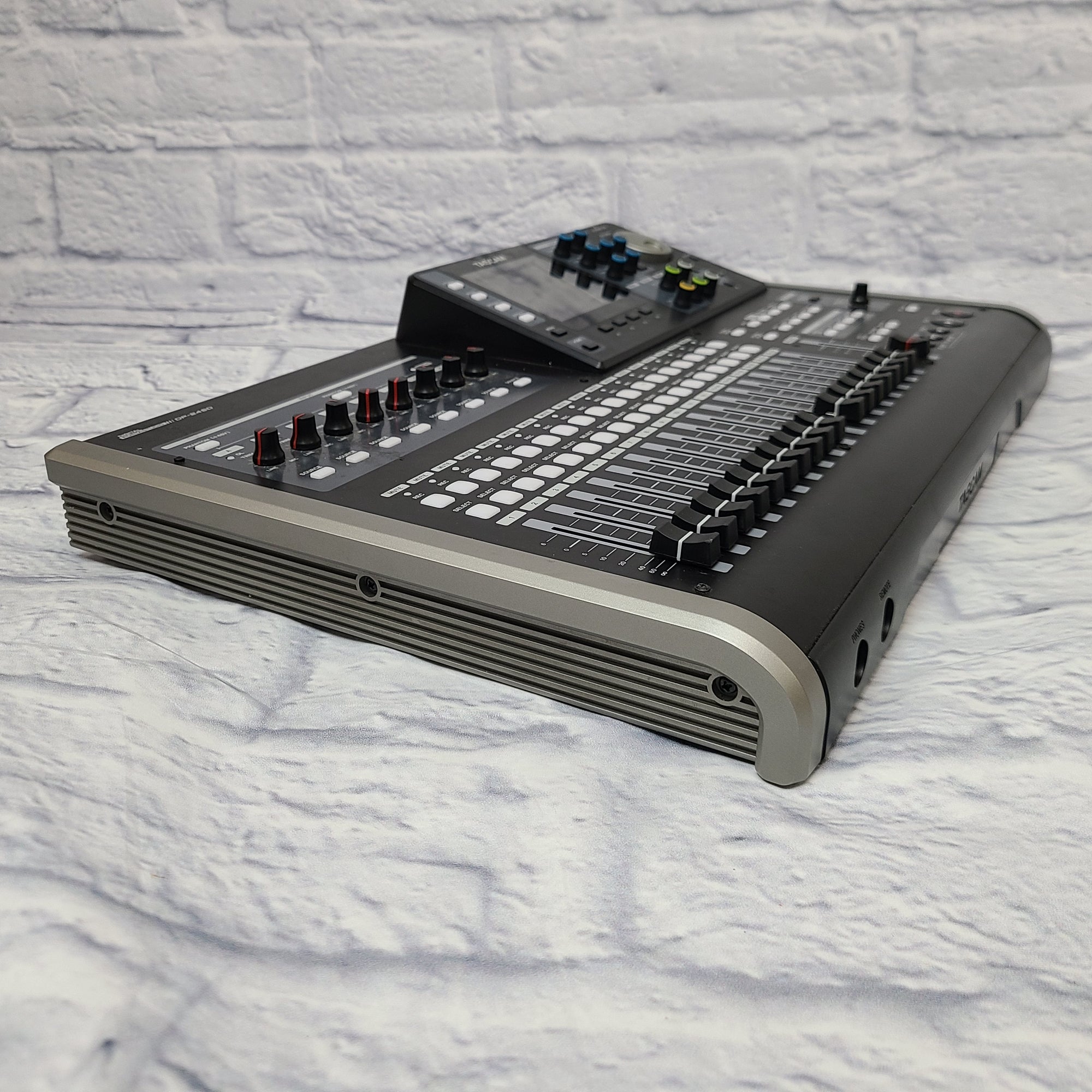 Tascam DP-24SD 24 Track Digital Portastudio Workstation Tascam DP-24SD 24 Track Digital Portastudio Workstation