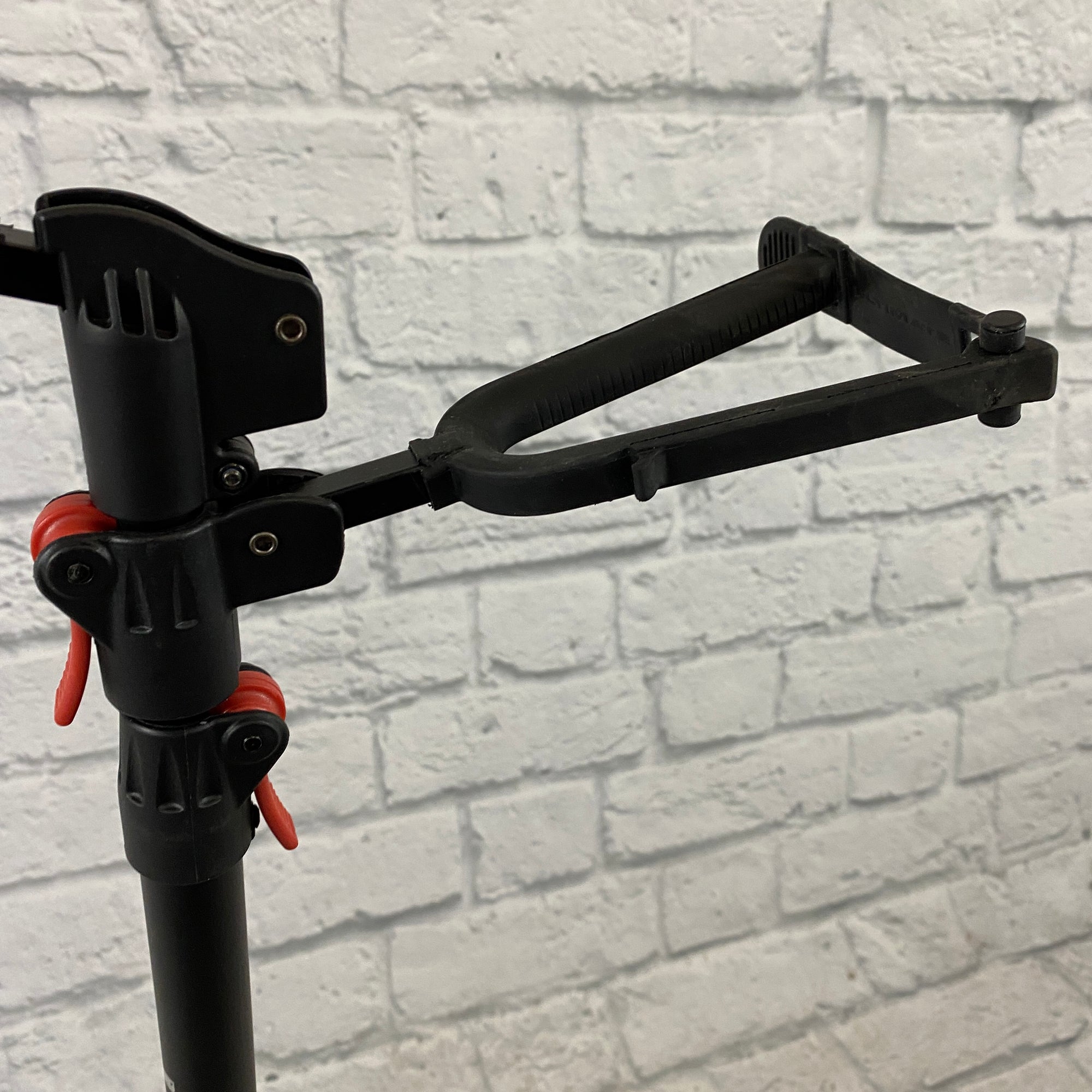 Ultimate Support GS-102 Genesis Series Double Guitar Stand