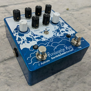 EarthQuaker Devices Avalanche Run Stero Delay and Reverb