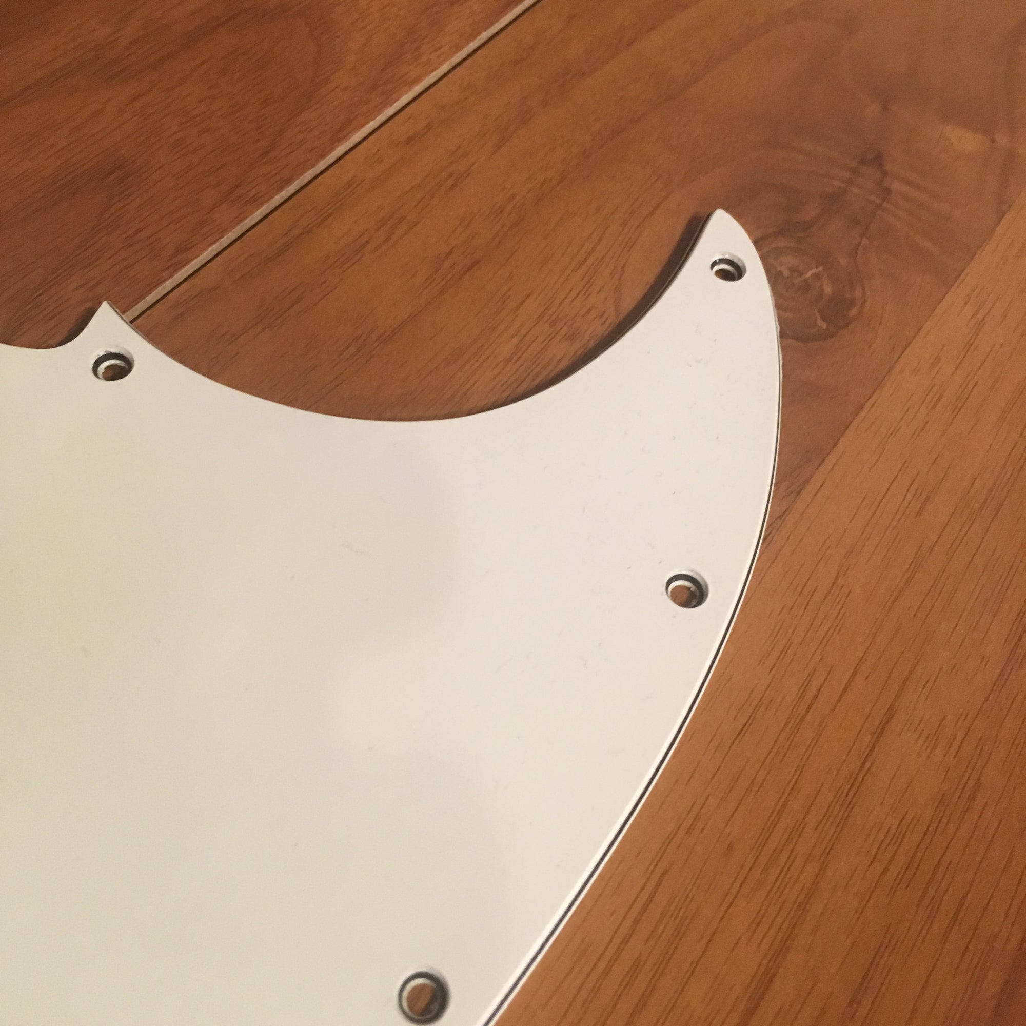Jazz Bass Pickguard Cream (Single Slot)