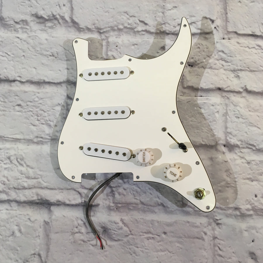 Unknown Loaded Stratocaster Pickguard White 3 Single Coil
