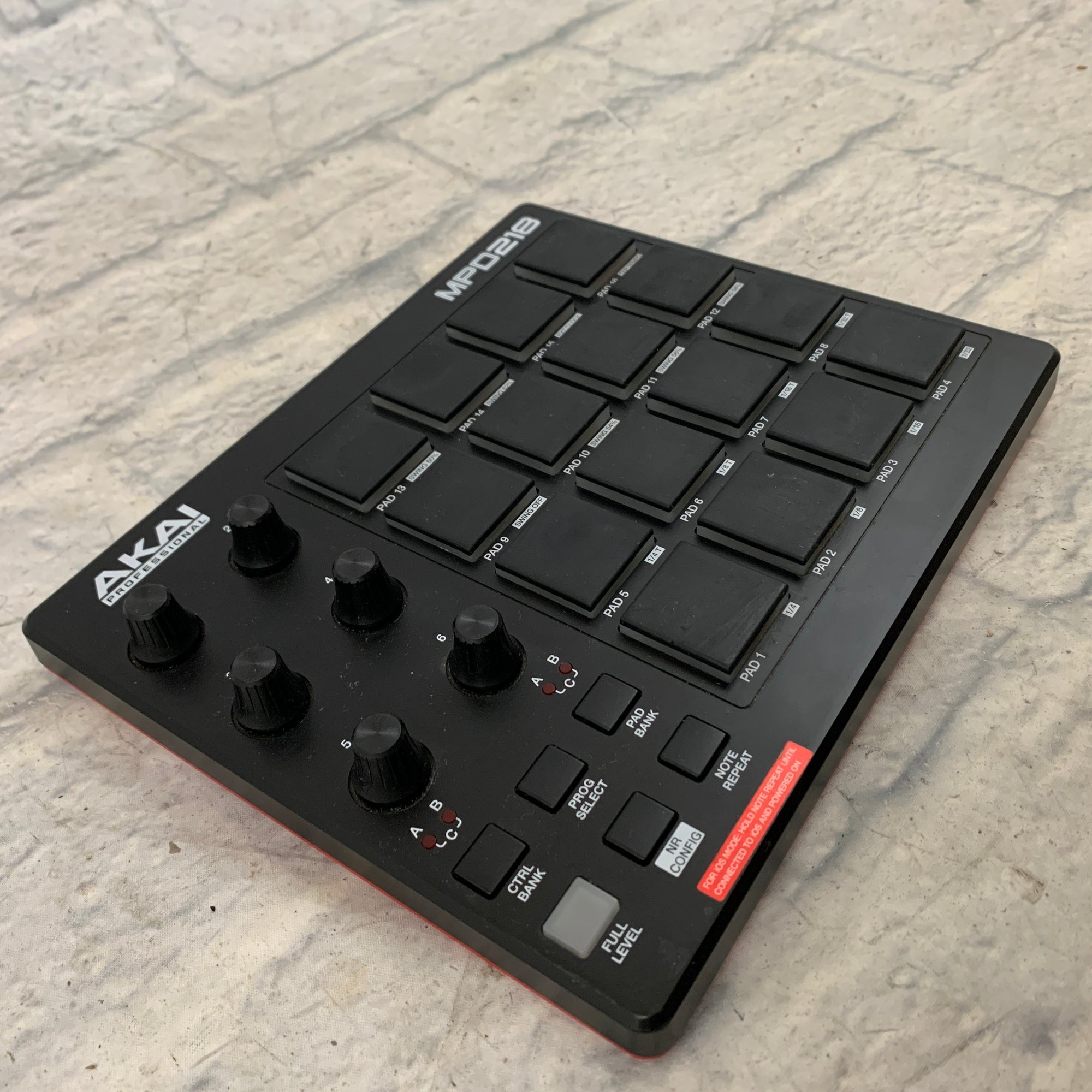 Akai MPD218 MIDI USB 16 Pad Controller