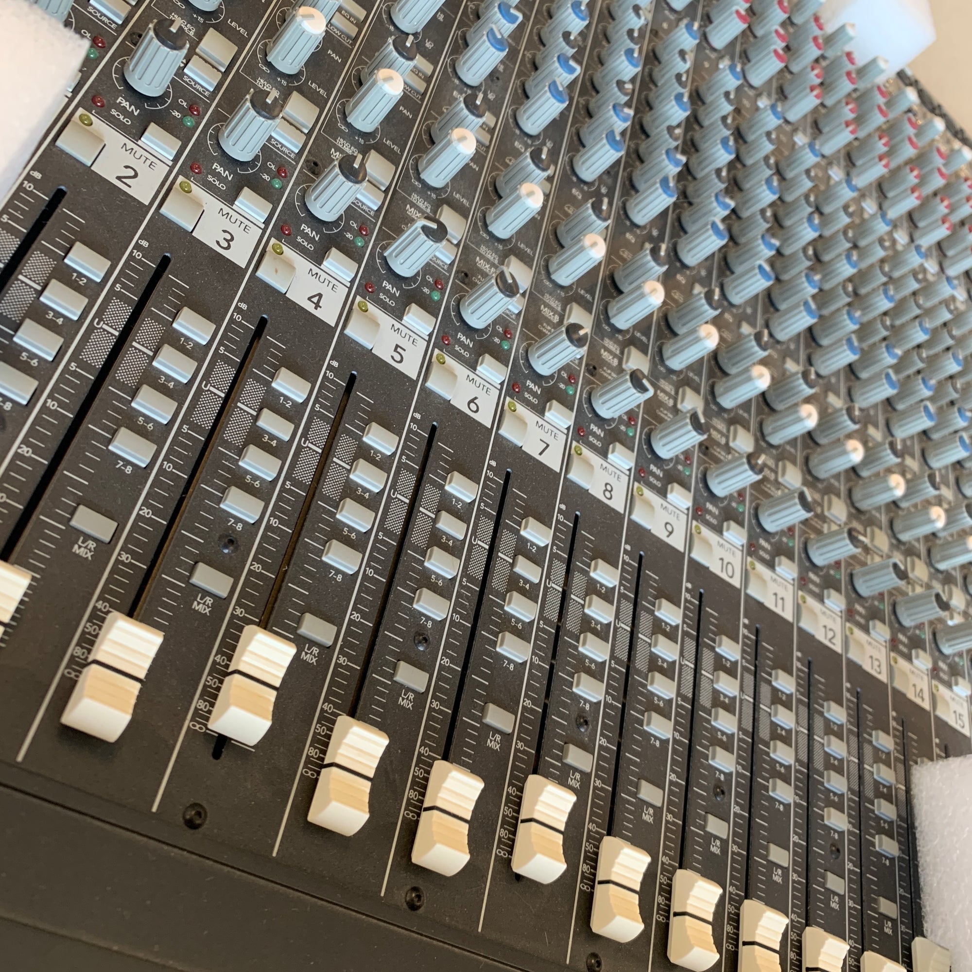 Mackie 32.8 32-Channel 8-Bus Mixing Console w/ Meter Bridge & Power Supply