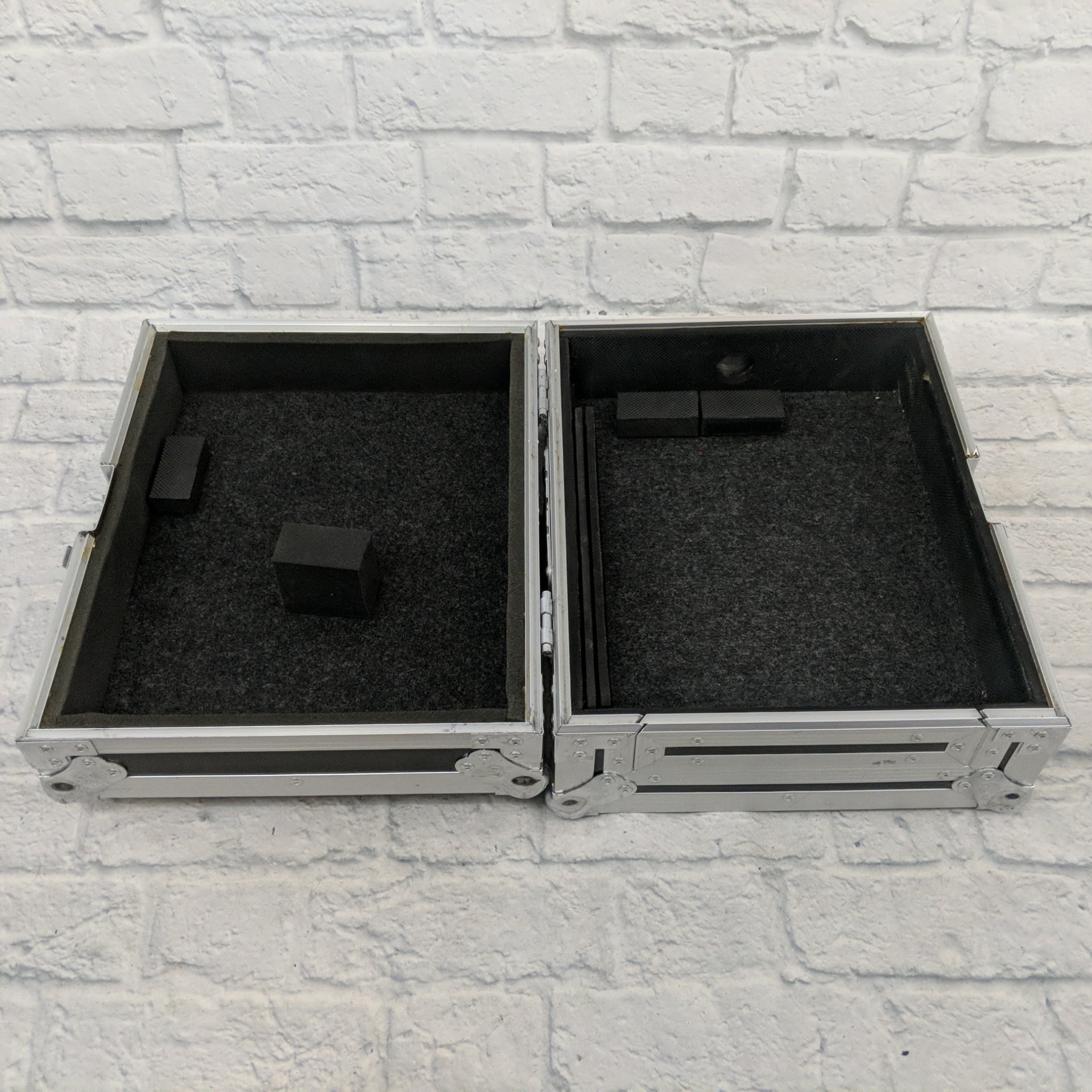 Pioneer CDJ-850 Pair with Cases