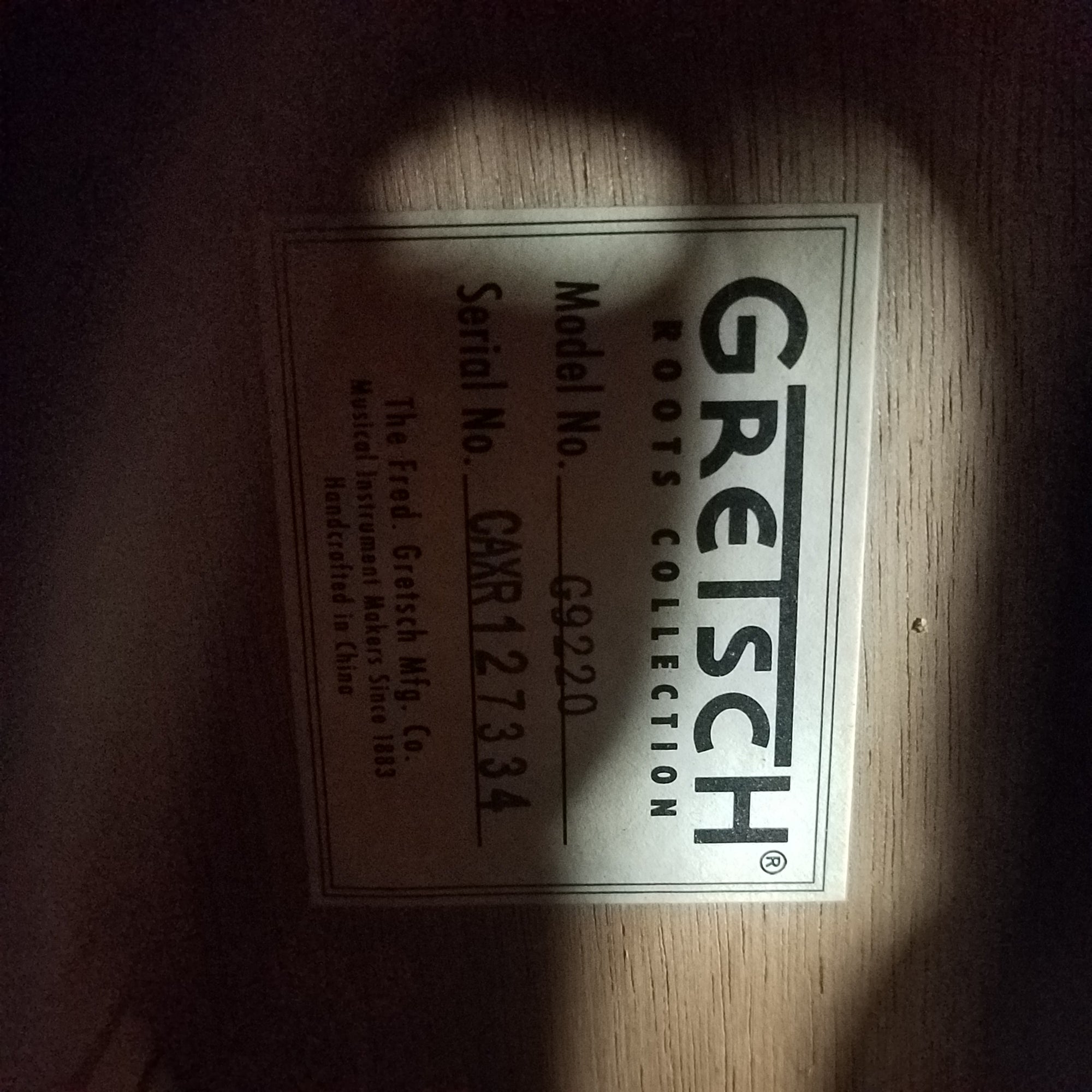 Gretsch G9220 Bobtail Round-Neck - Mahogany Body Spider Cone Resonator - 2-Color Sunburst w/ Case