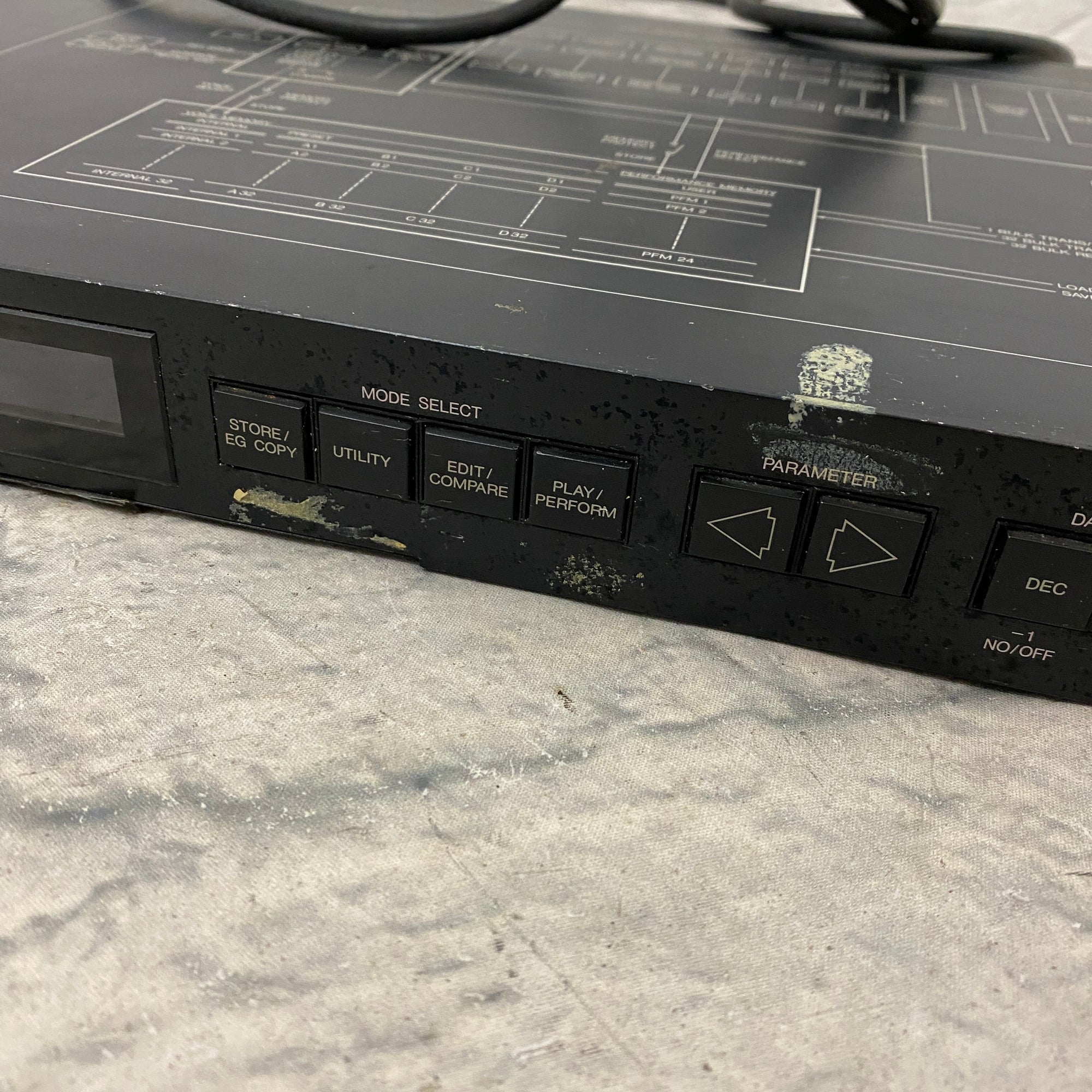 Yamaha TX81Z FM Tone Generator Synthesizer 80's Rack FM Sound Module