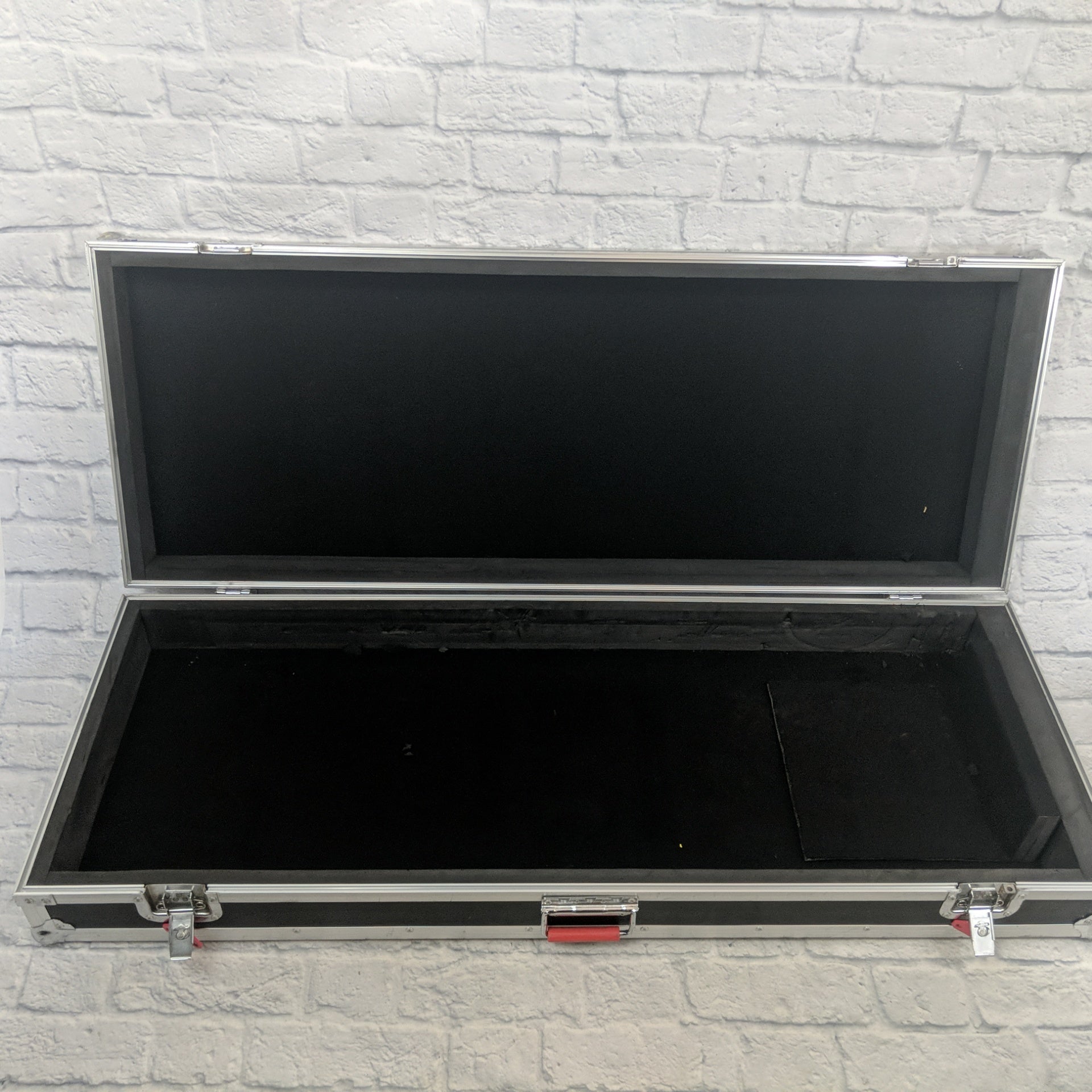 Gator Cases G-TOUR-88V2XL Extra Large 88 Note Road Case w/ wheels