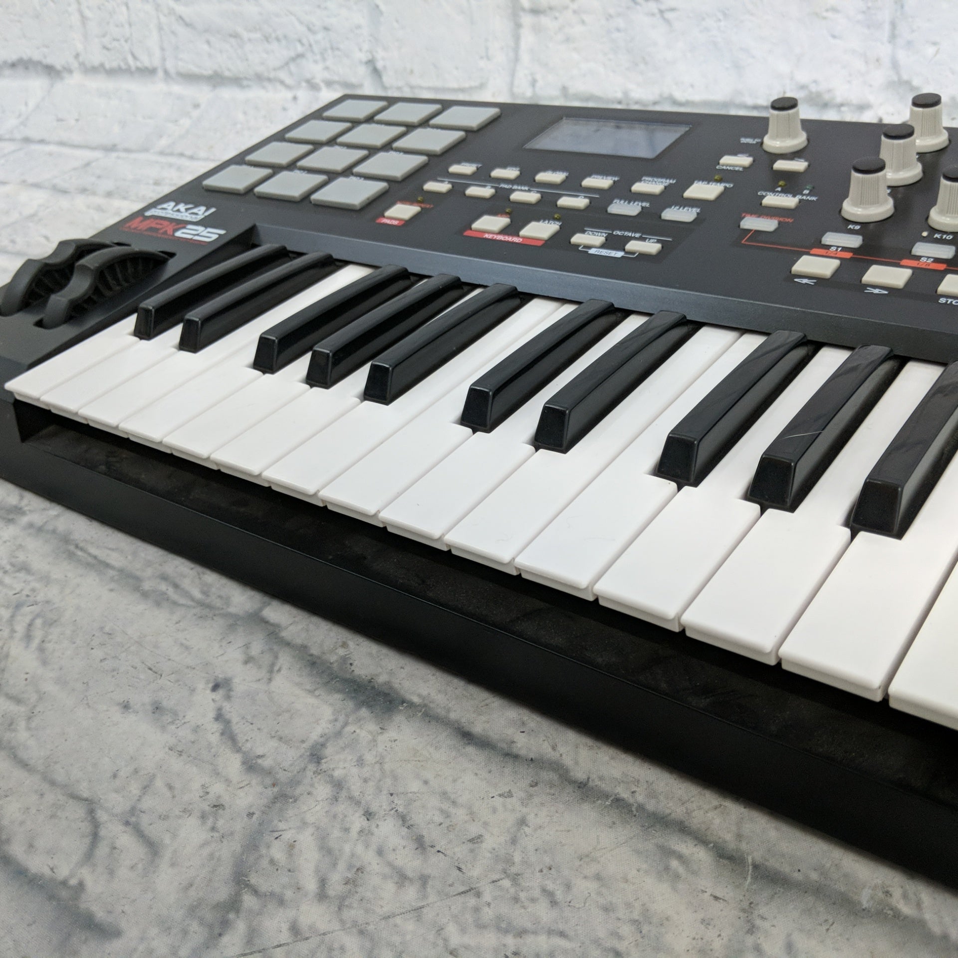 Akai Professional MPK25 Keyboard Midi Controller